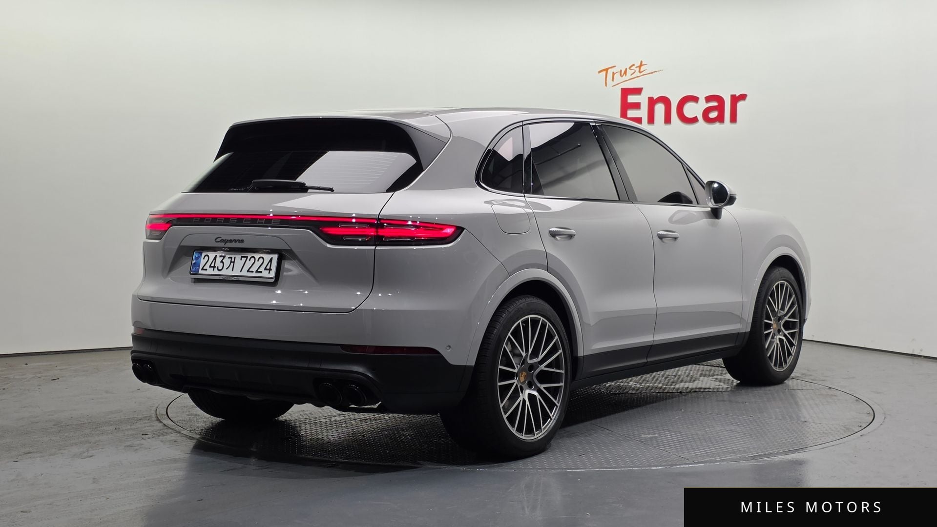 Porsche Cayenne 2023 — миниатюра 2