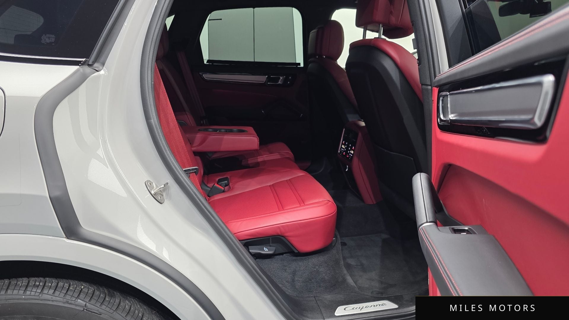 Porsche Cayenne 2023 — миниатюра 12