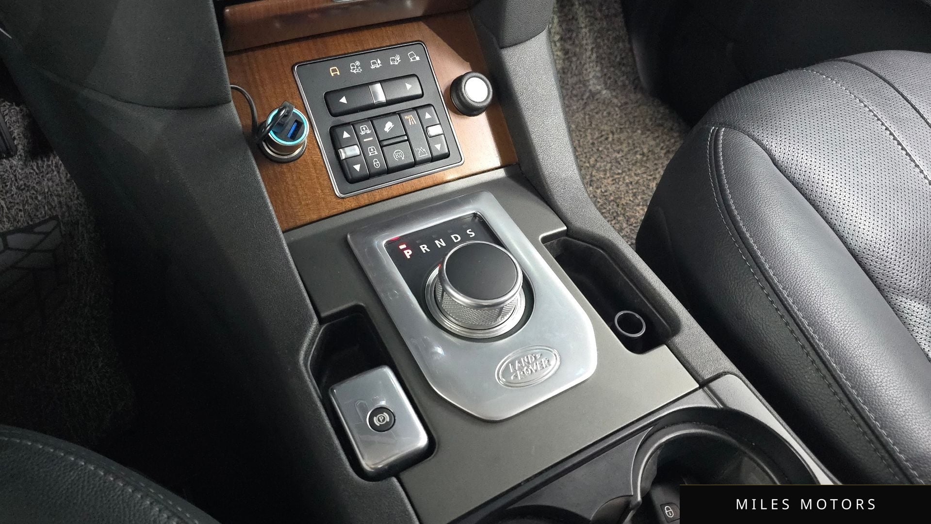 Land Rover Discovery 2016 — миниатюра 9