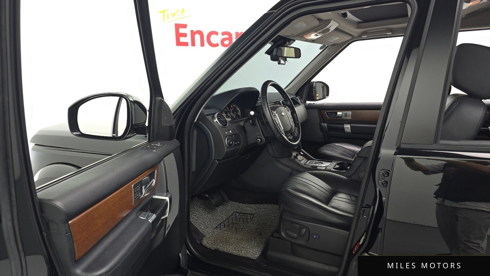 Land Rover Discovery 2016 — миниатюра 10