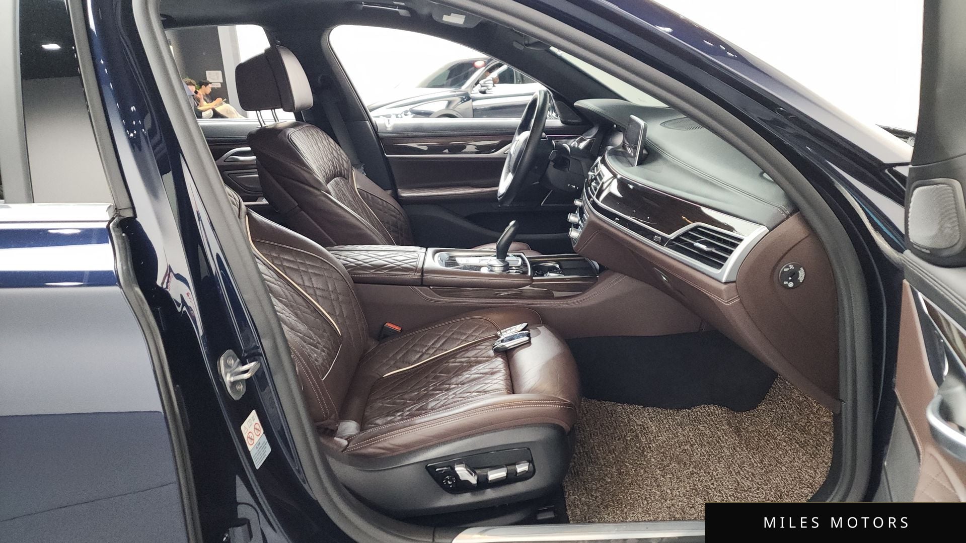BMW 7 Series (G11) 2020 — миниатюра 11