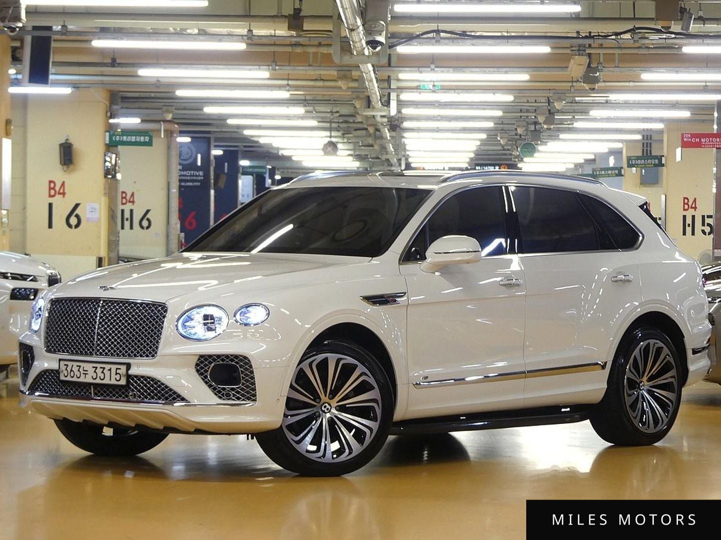 Bentley Bentayga 2022 — миниатюра 2