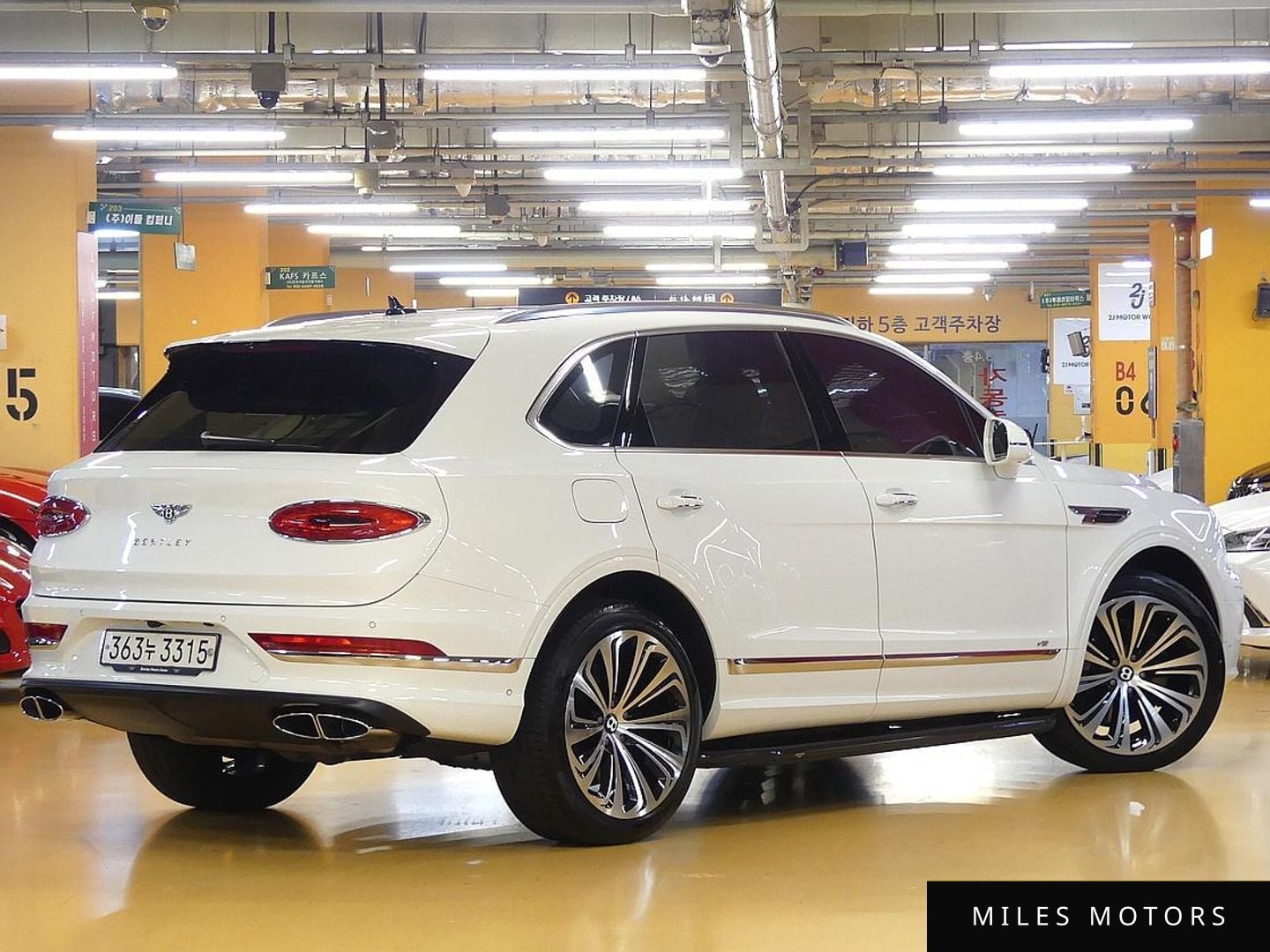 Bentley Bentayga 2022 — миниатюра 3