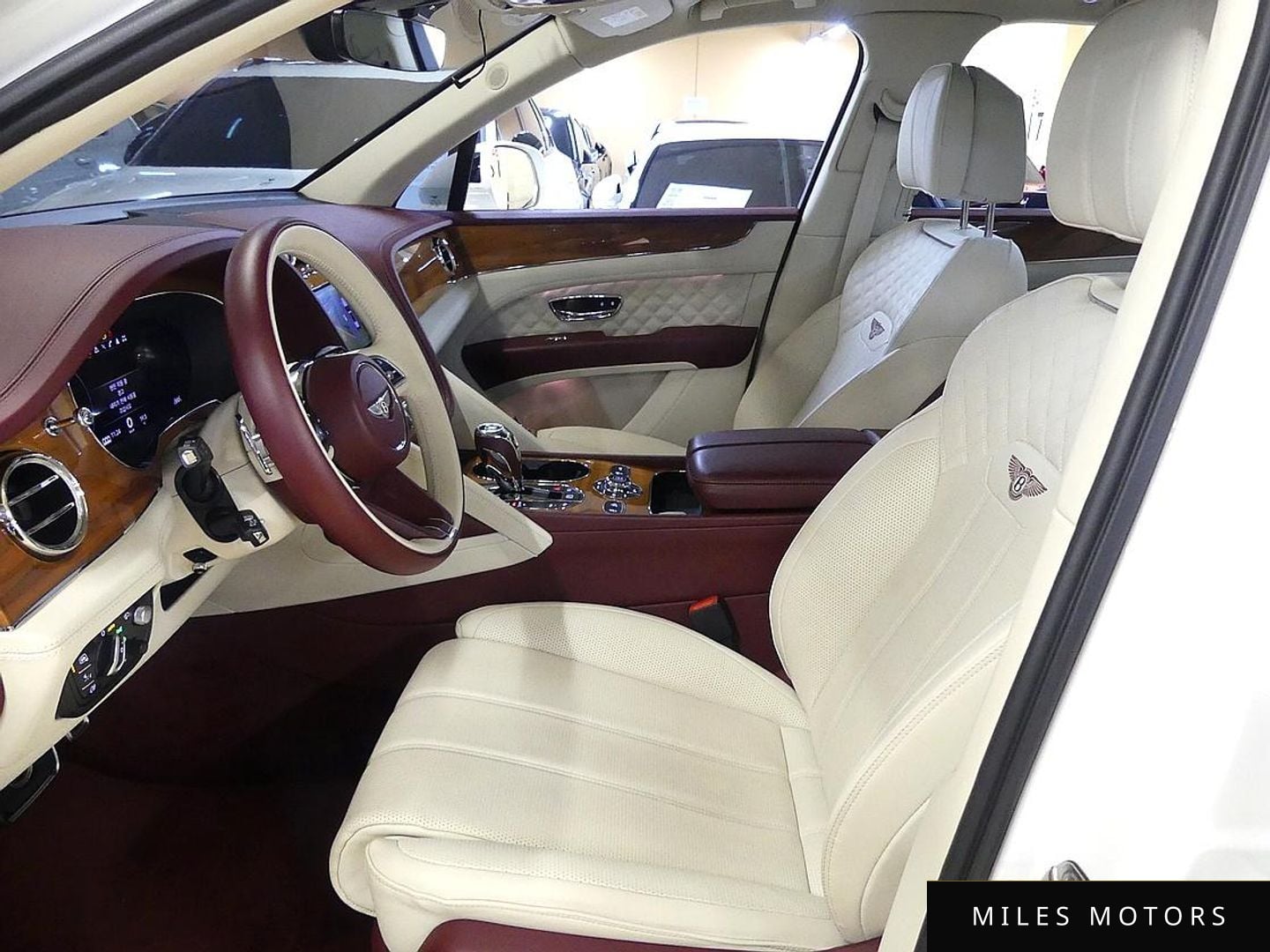 Bentley Bentayga 2022 — миниатюра 8