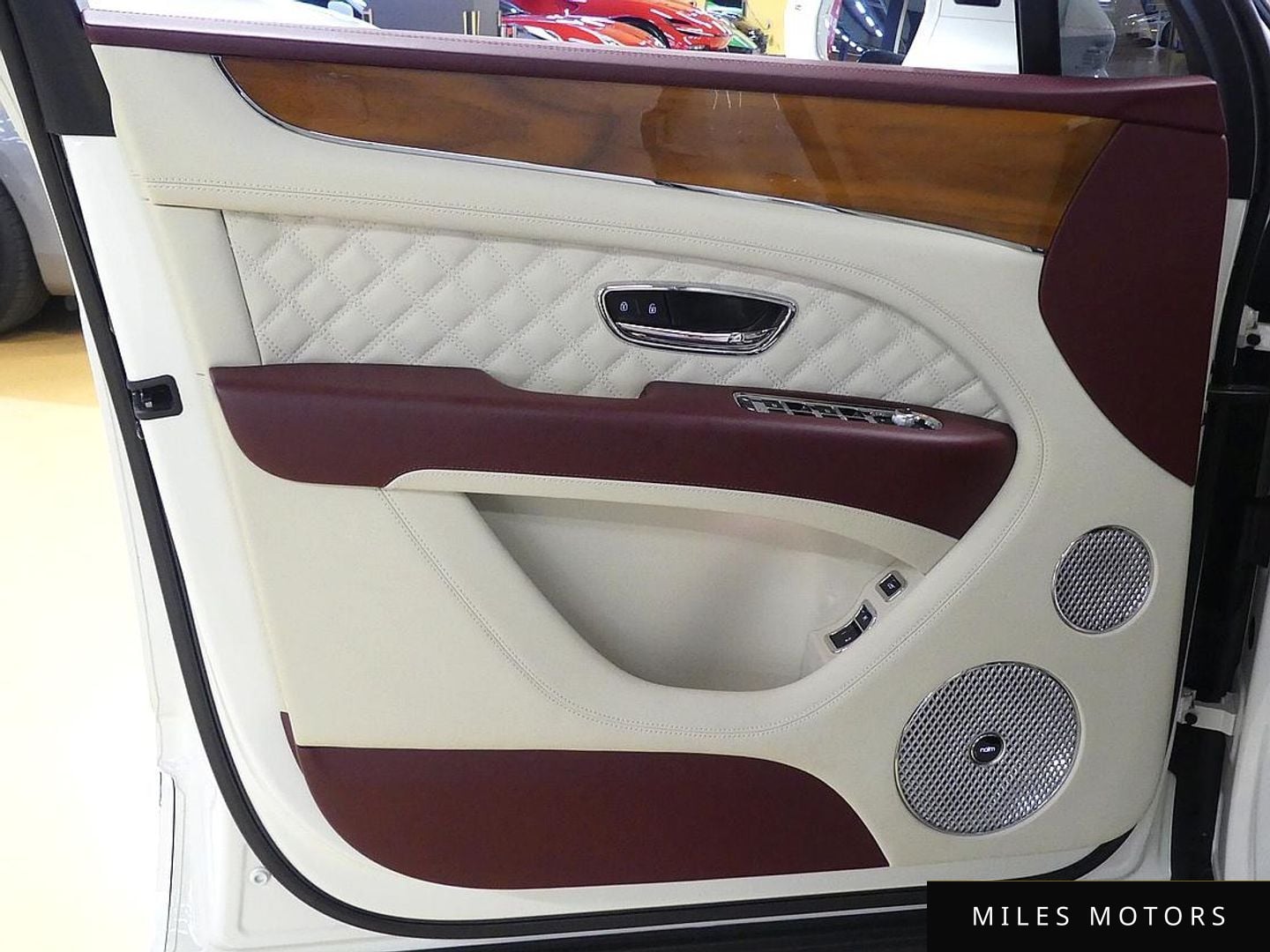 Bentley Bentayga 2022 — миниатюра 11
