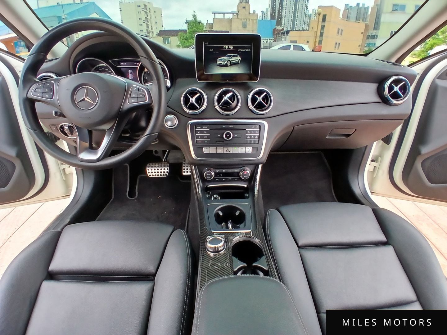 Mercedes-Benz GLA-Class X156 2018 — миниатюра 10