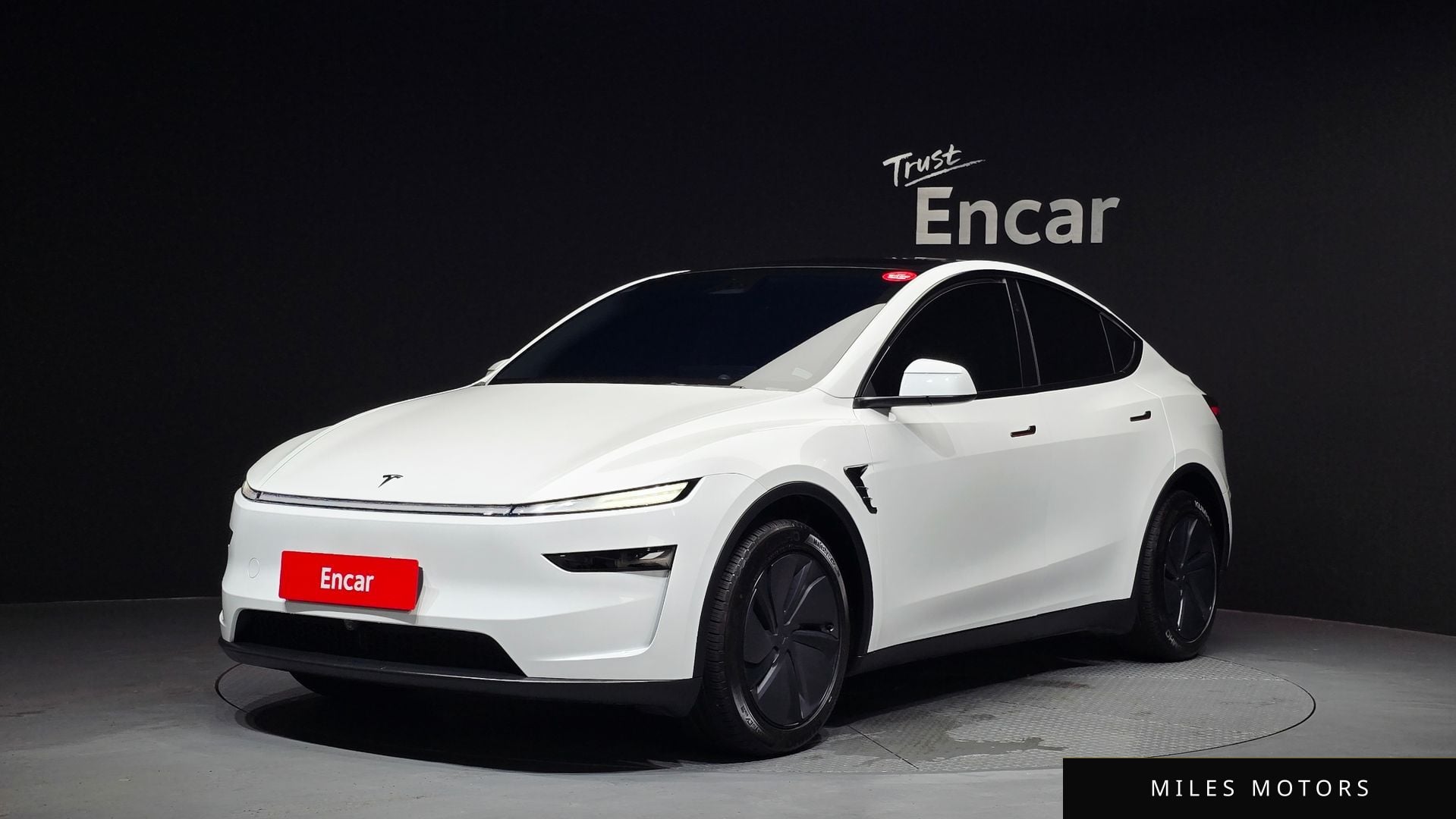 Tesla Model Y 2025 — фото 1 из 12