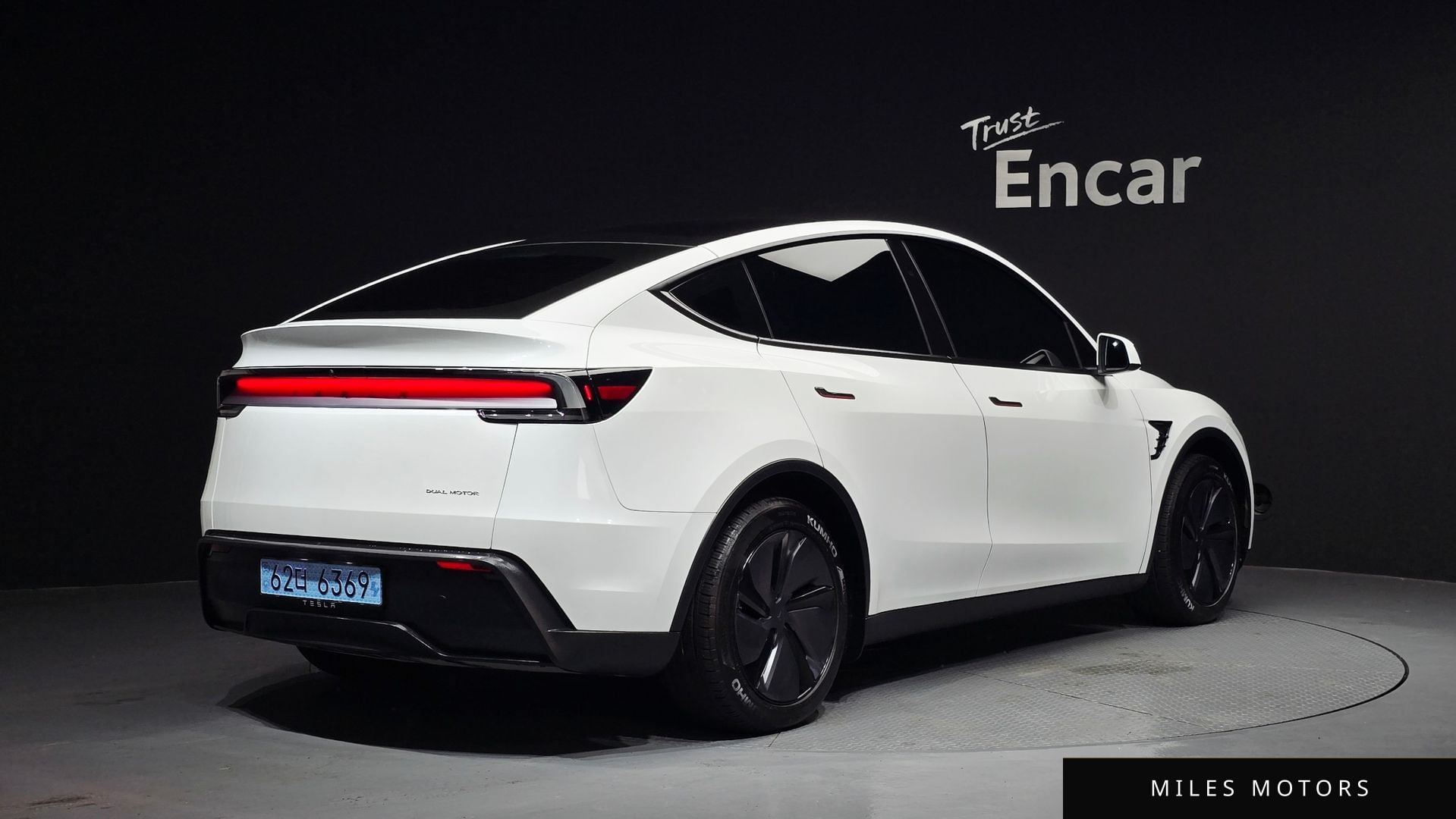 Tesla Model Y 2025 — миниатюра 2