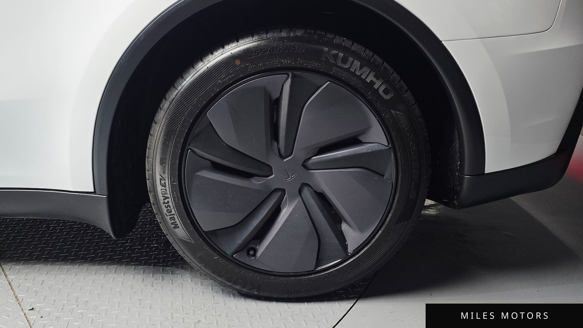 Tesla Model Y 2025 — миниатюра 7