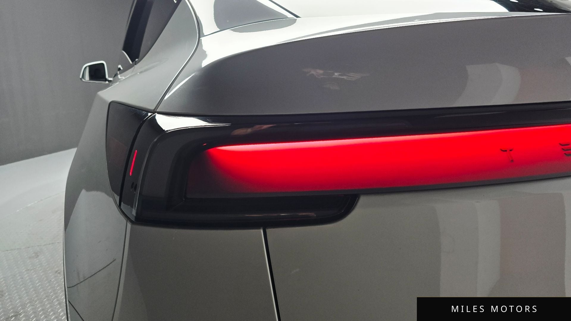 Tesla Model Y 2025 — миниатюра 9