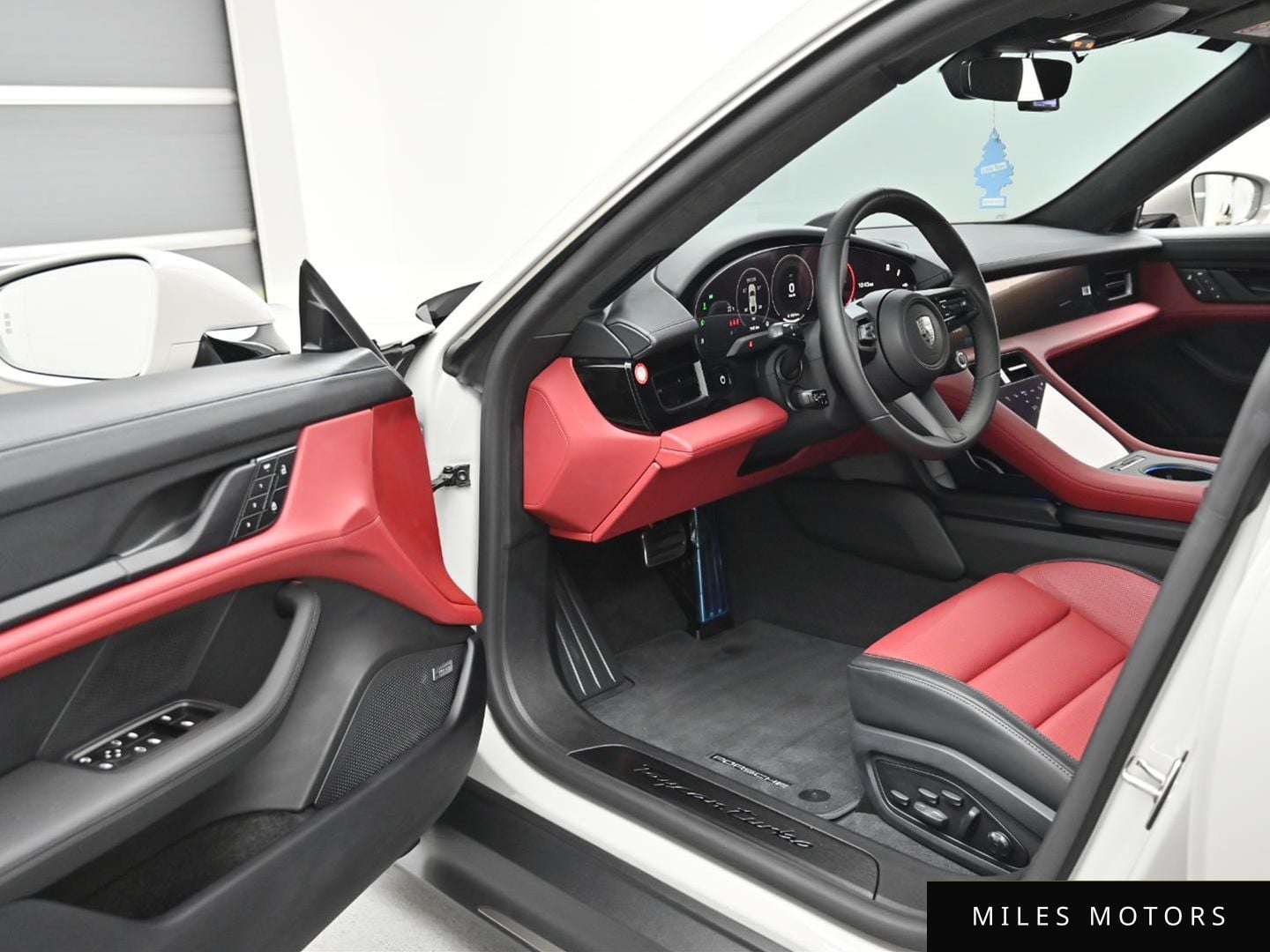 Porsche Taycan 2025 — миниатюра 11