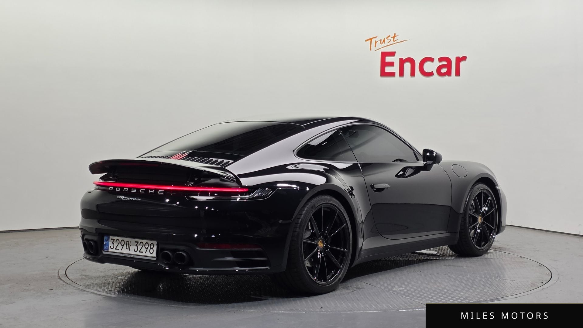 Porsche 911 (992) 2021 — миниатюра 2