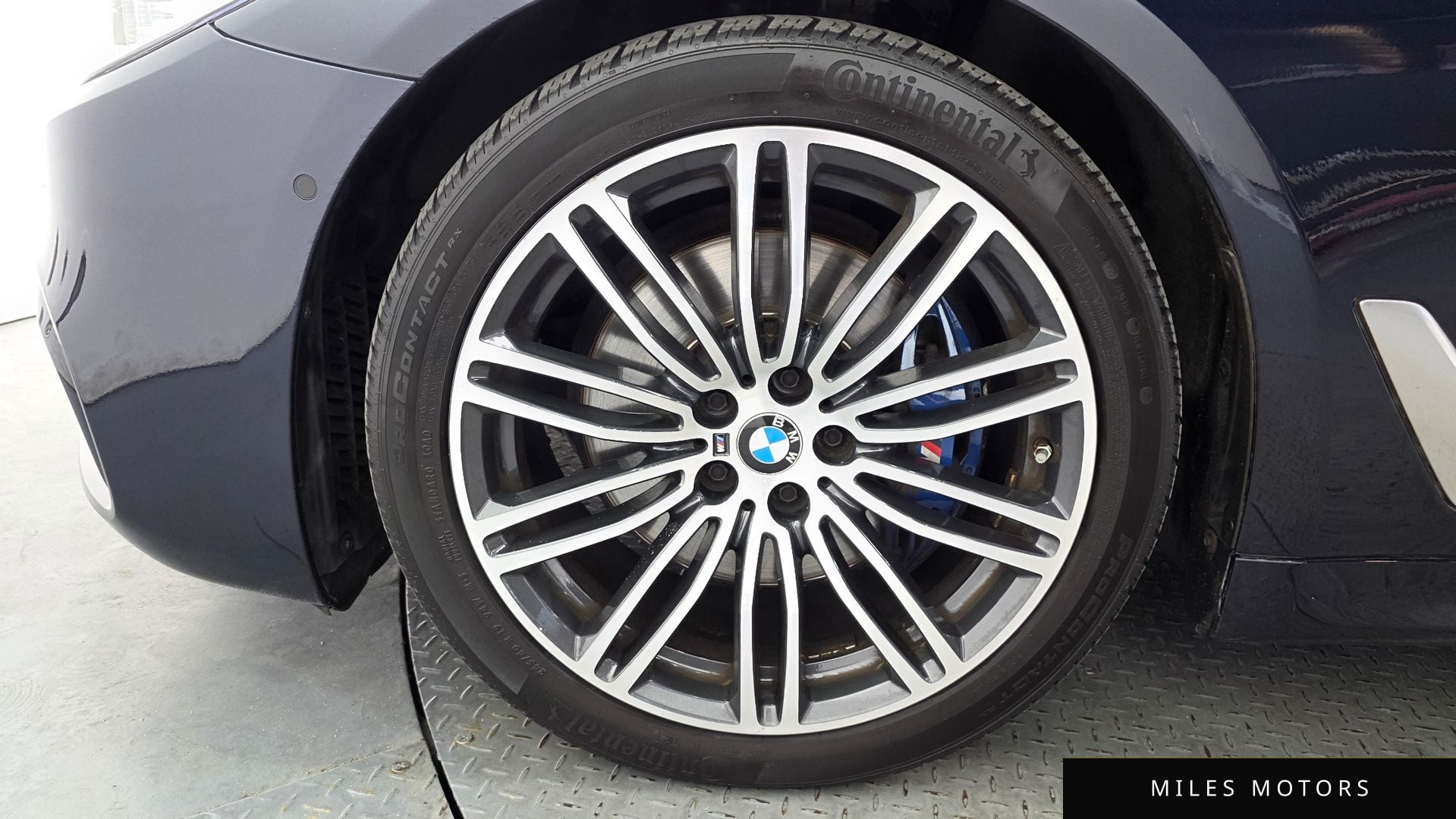 BMW 5 Series (G30) 2019 — миниатюра 5