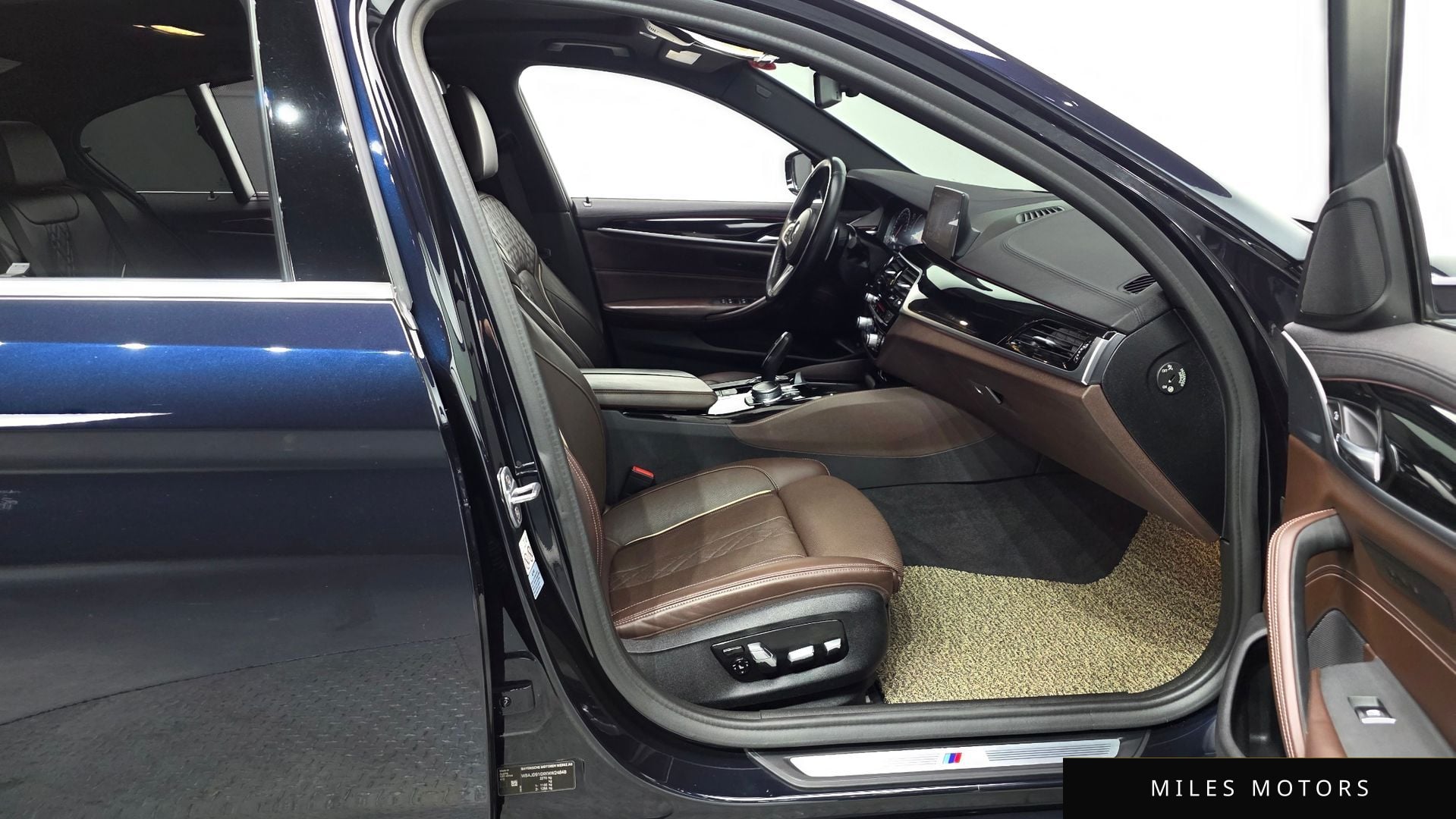 BMW 5 Series (G30) 2019 — миниатюра 10