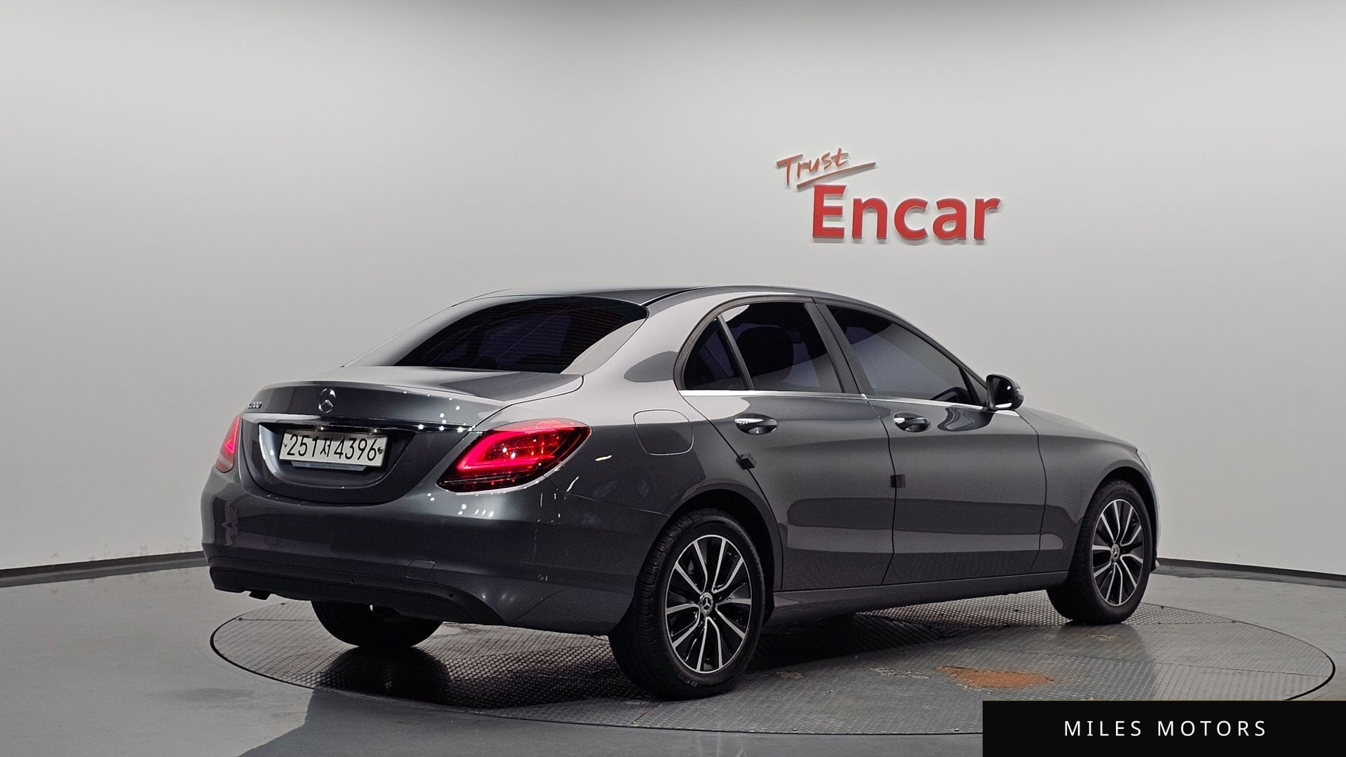 Mercedes-Benz C-Class W205 2019 — фото 1 из 12