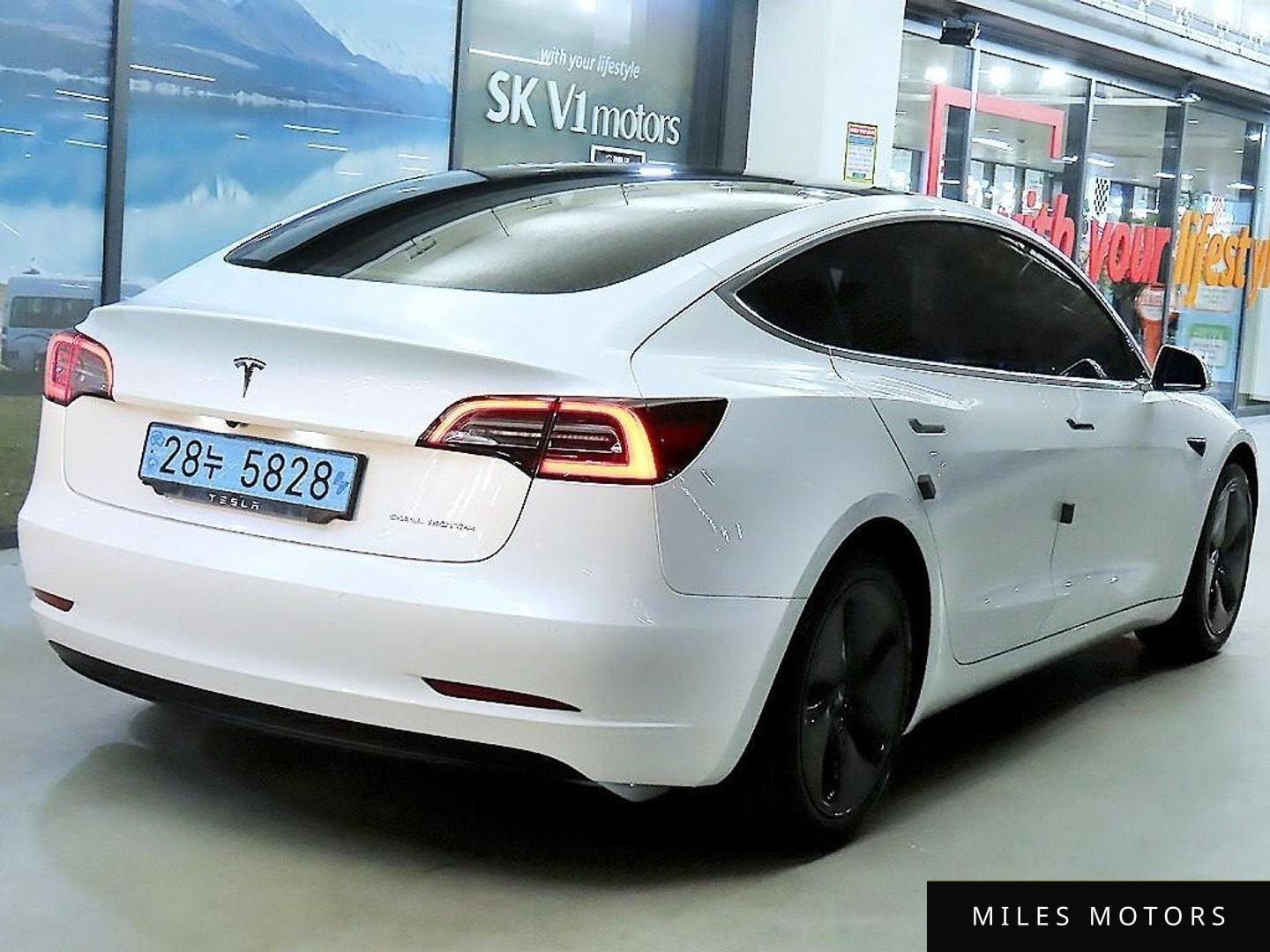 Tesla Model 3 2020 — миниатюра 4
