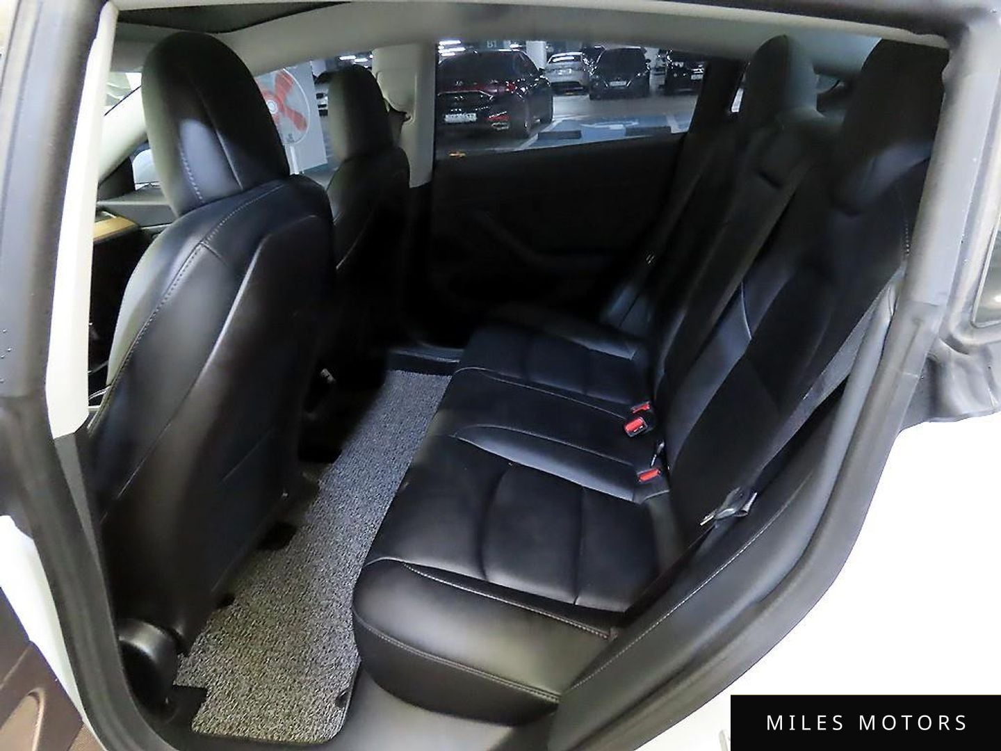 Tesla Model 3 2020 — миниатюра 7