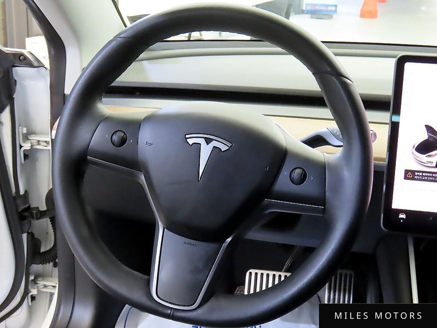Tesla Model 3 2020 — миниатюра 8