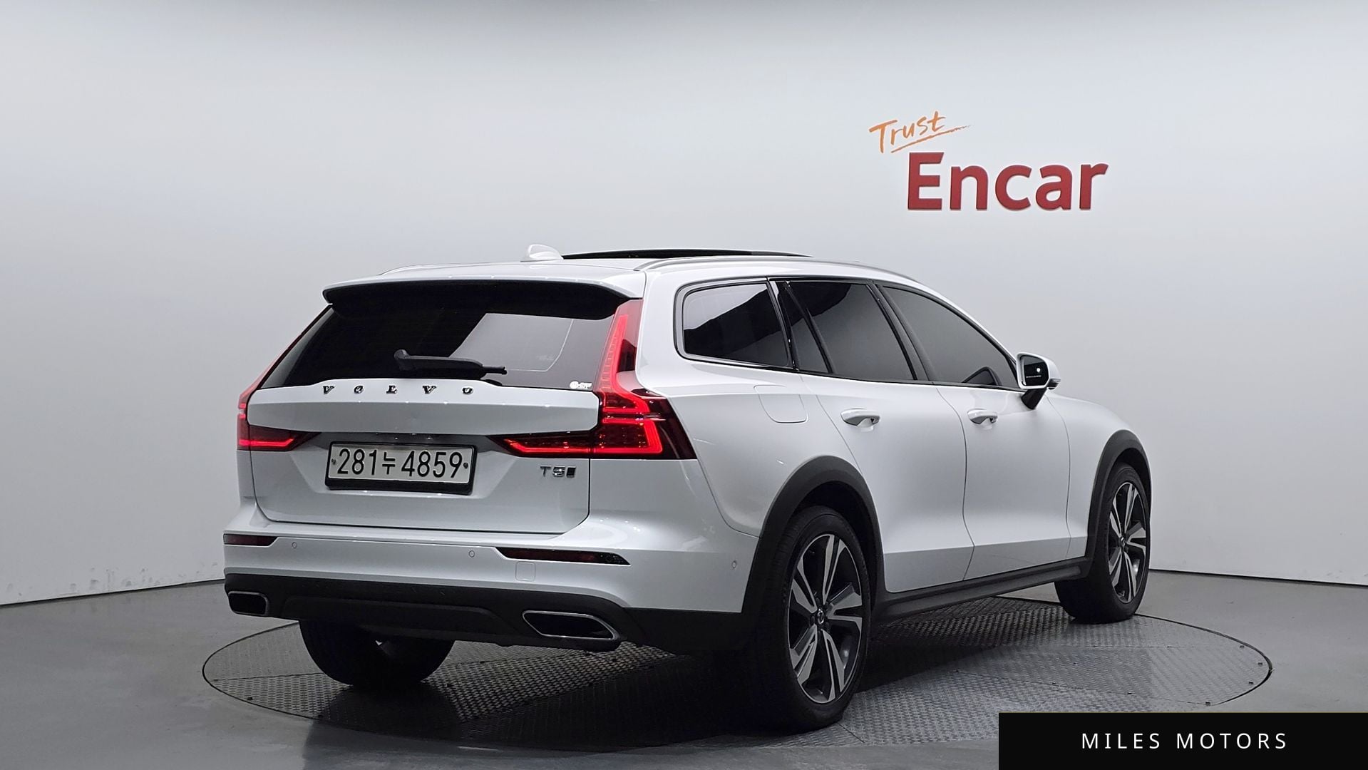 Volvo V60 2020 — фото 1 из 12