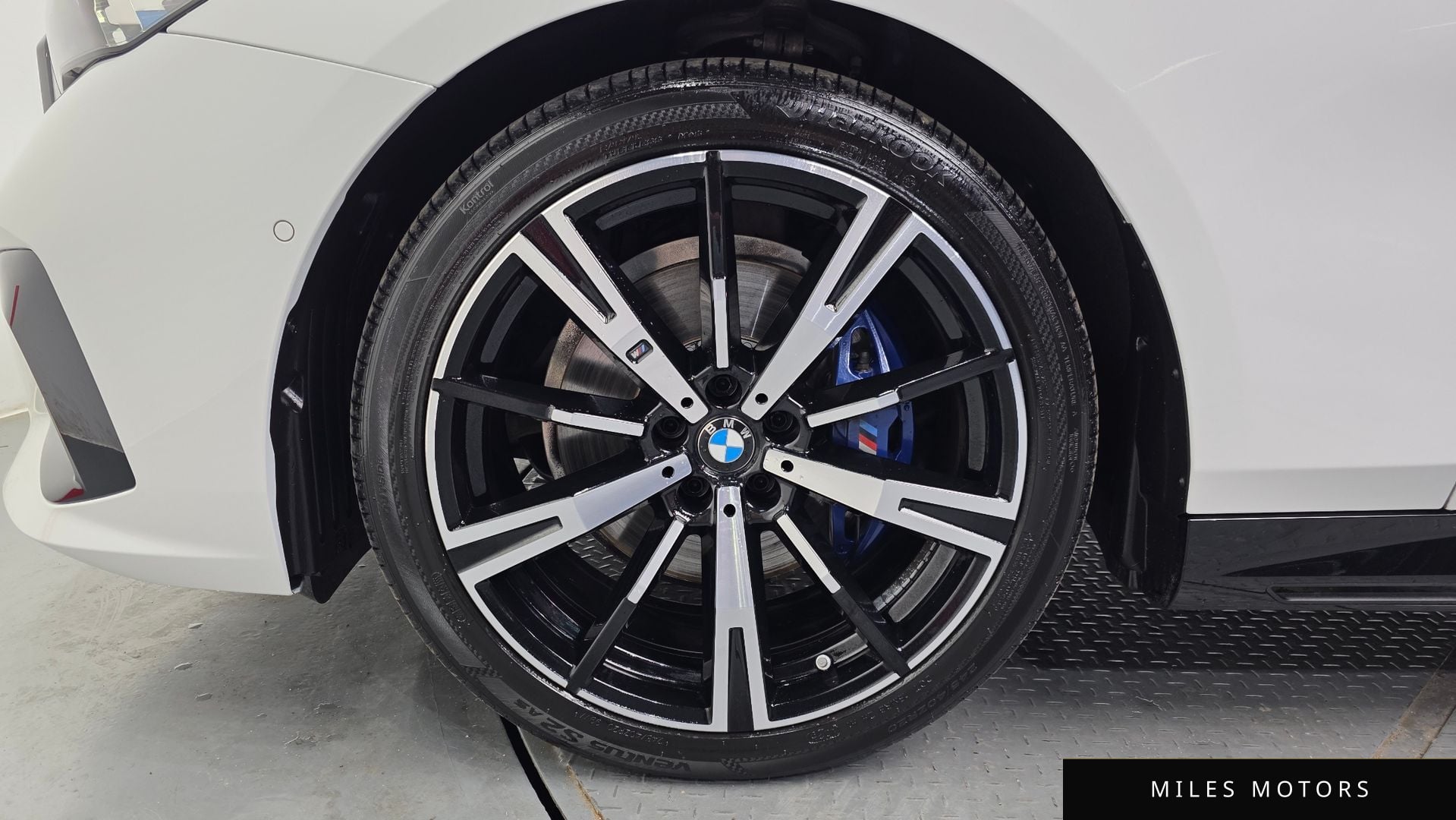 BMW 5 Series (G60) 2024 — миниатюра 5