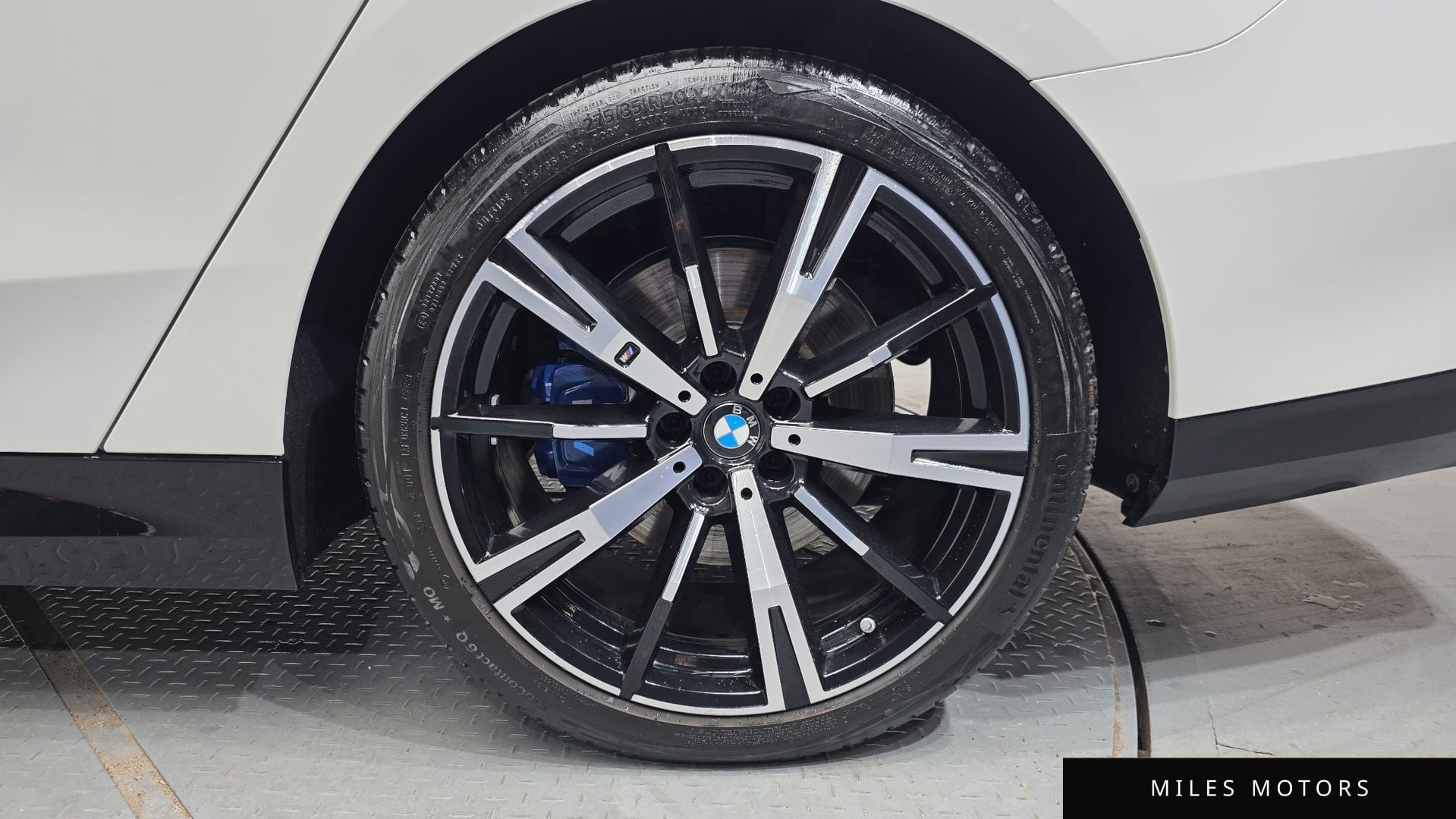 BMW 5 Series (G60) 2024 — миниатюра 7