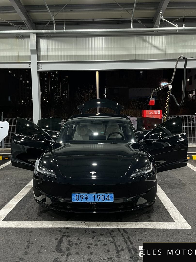 Tesla Model 3 2024 — миниатюра 2