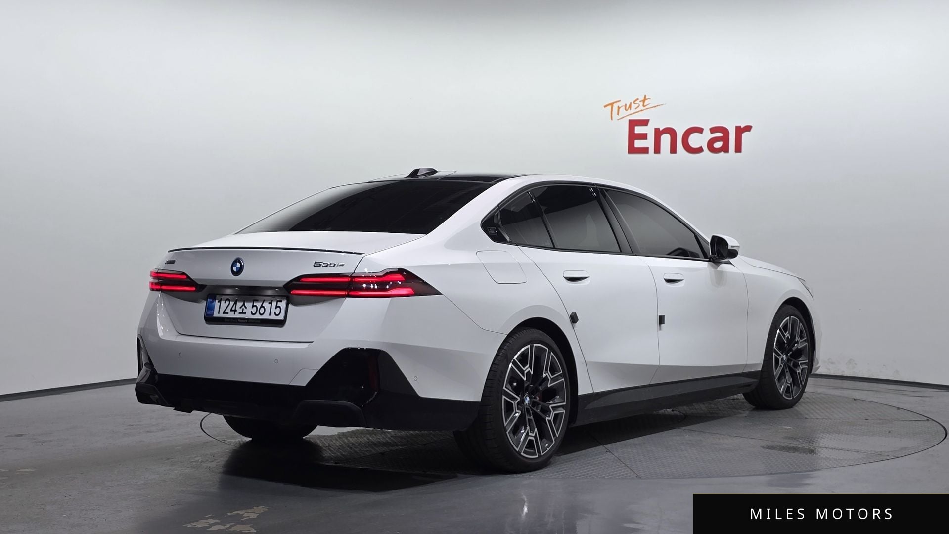 BMW 5 Series (G60) 2026 — миниатюра 2
