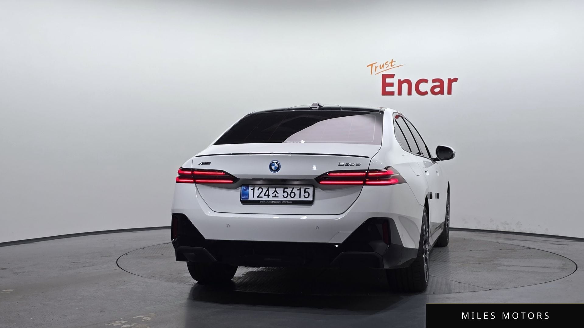 BMW 5 Series (G60) 2026 — миниатюра 4