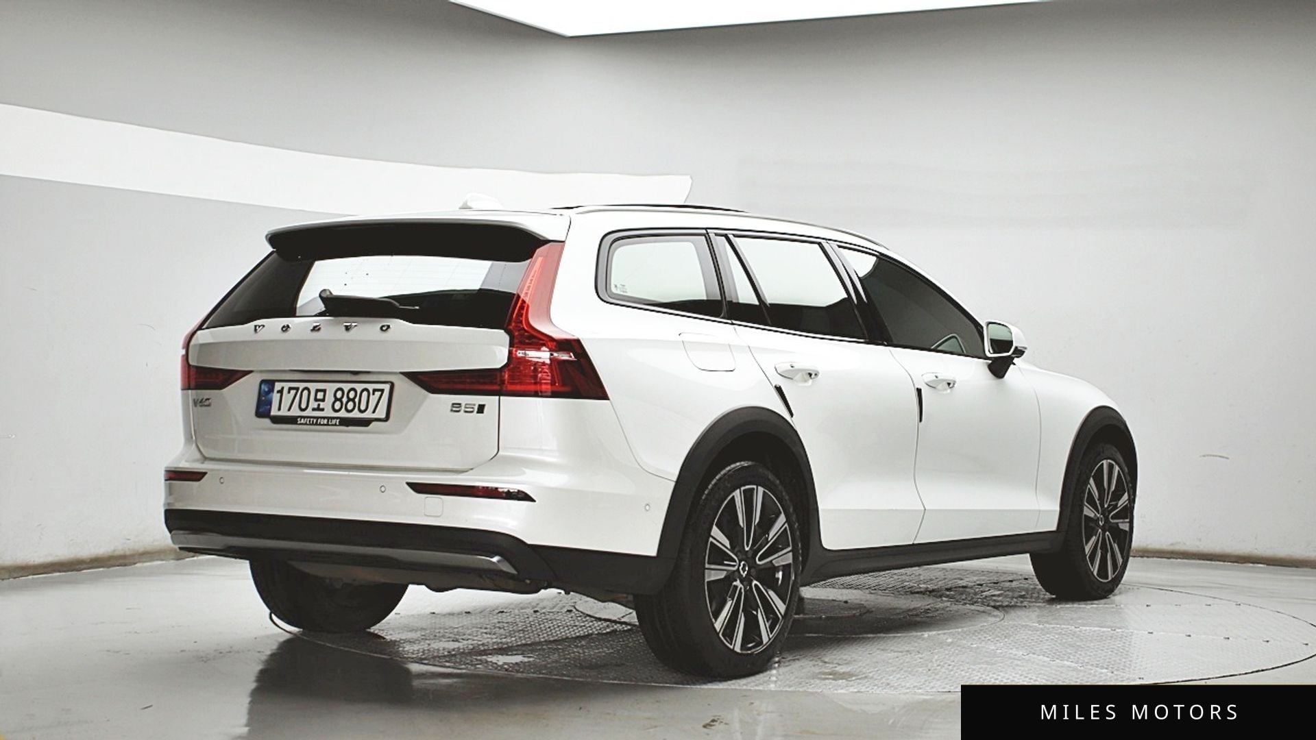 Volvo V60 2023 — миниатюра 2