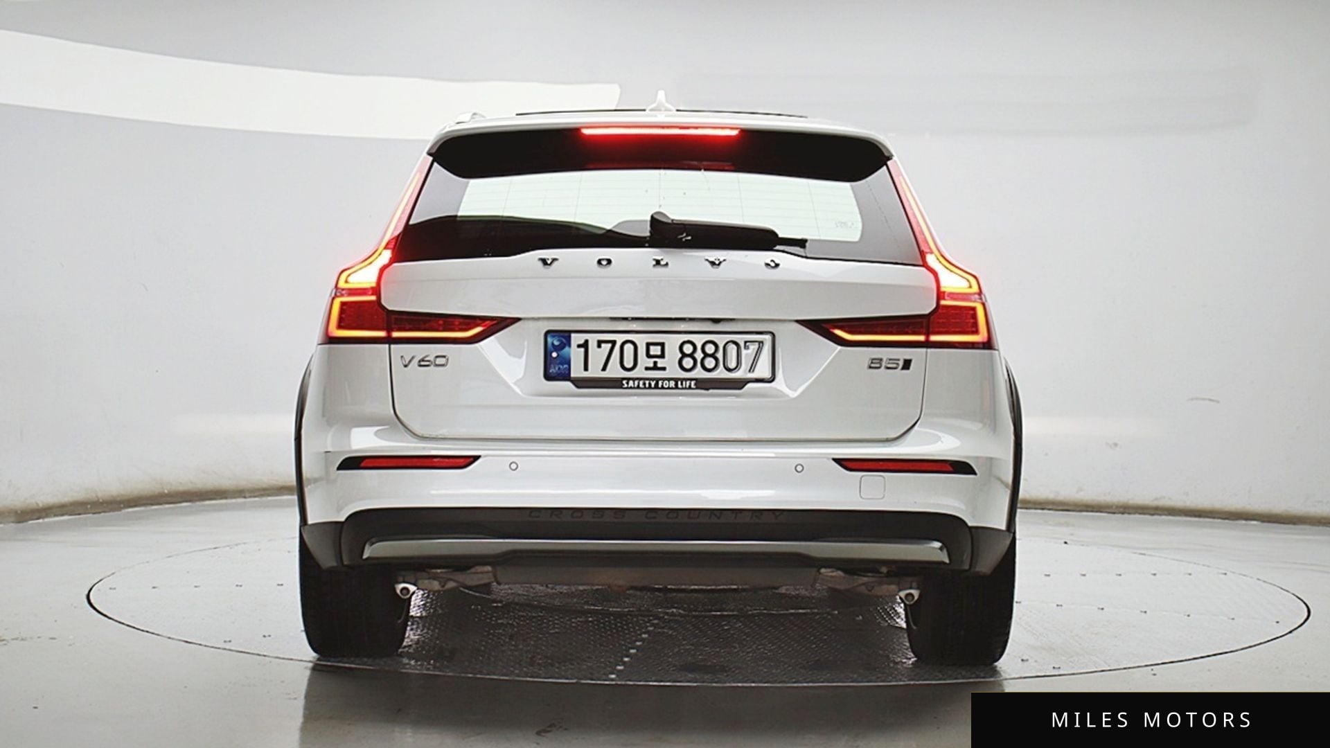 Volvo V60 2023 — миниатюра 4