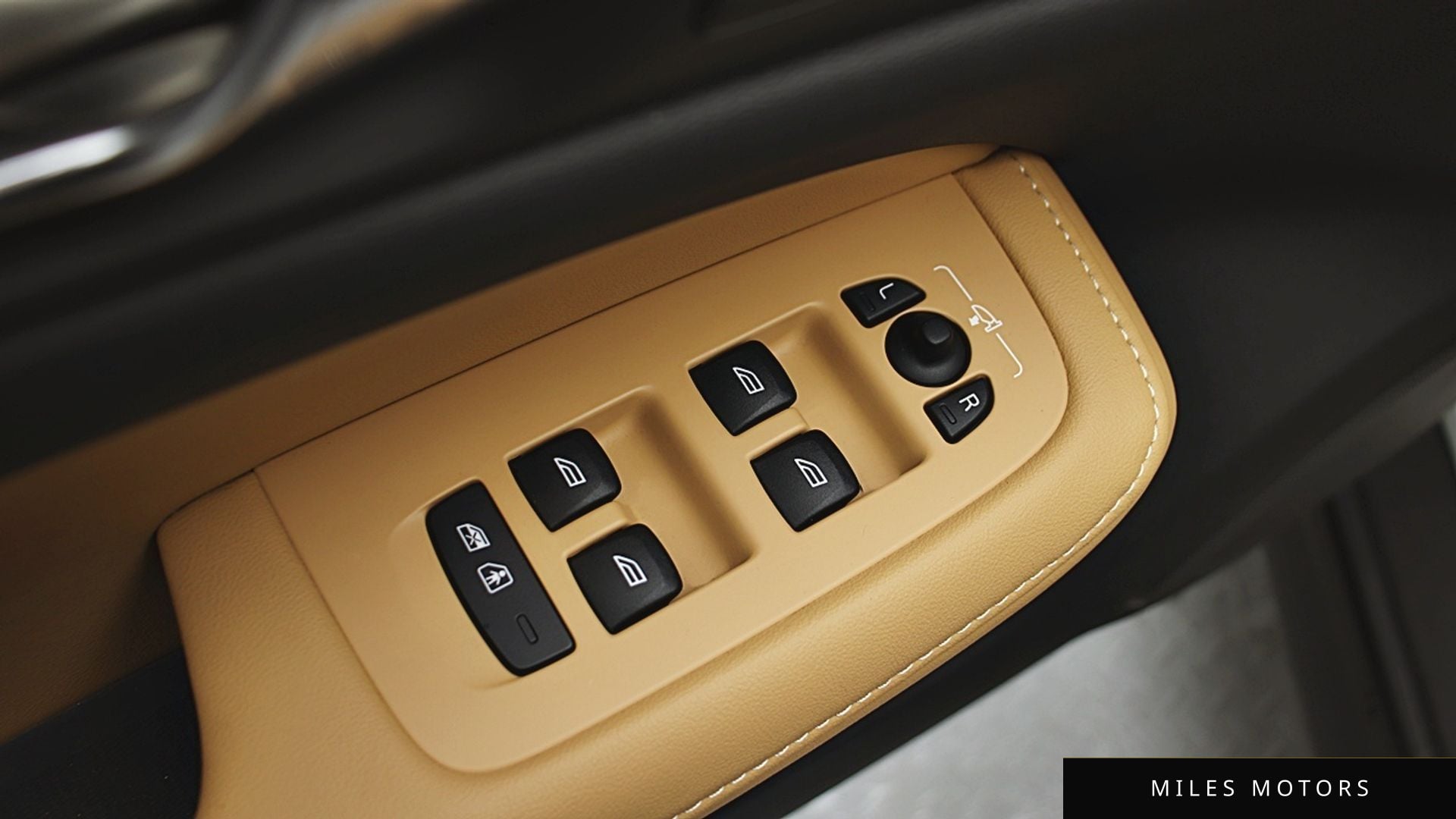 Volvo V60 2023 — миниатюра 7