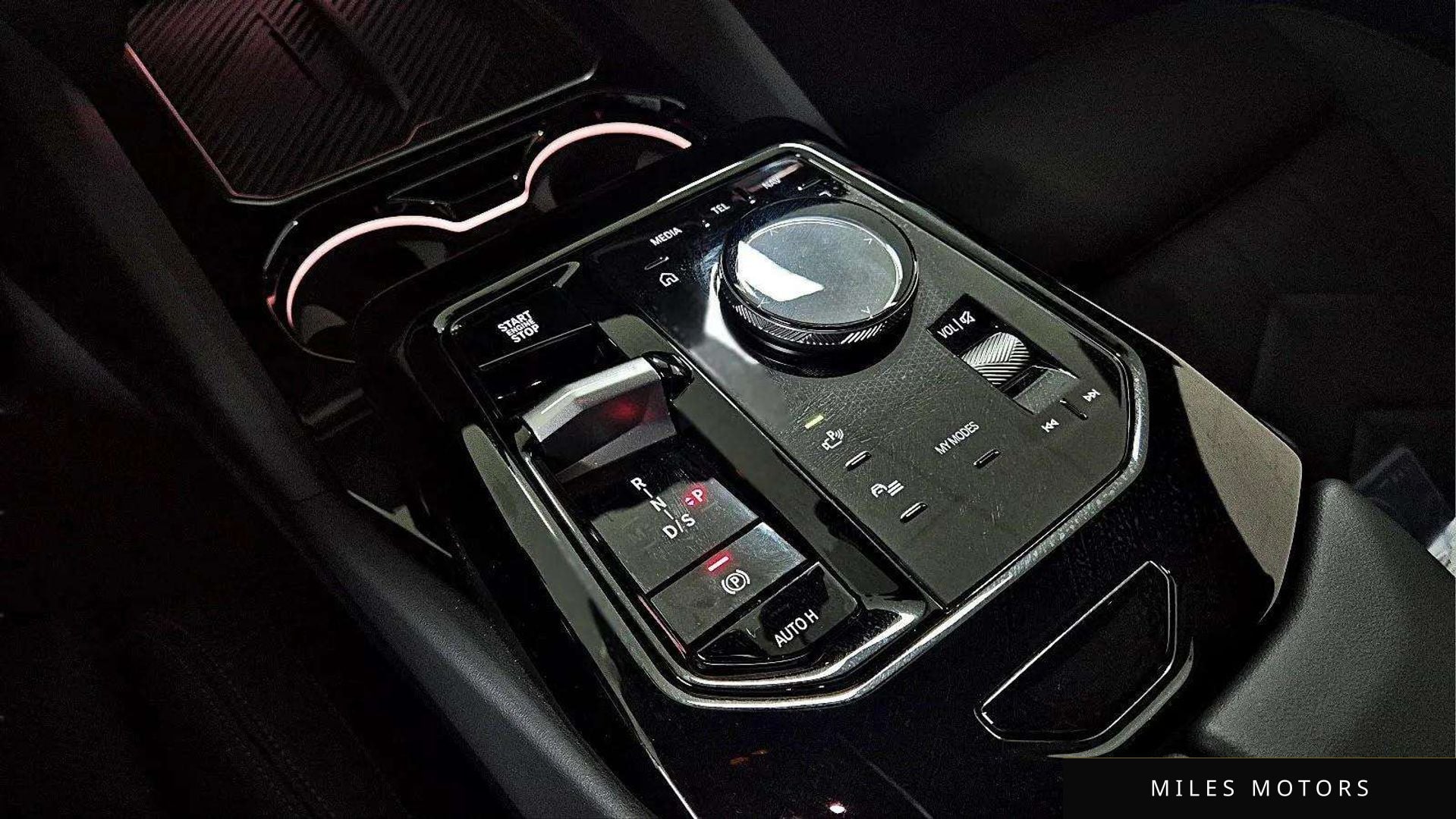 BMW 5 Series (G60) 2025 — миниатюра 9