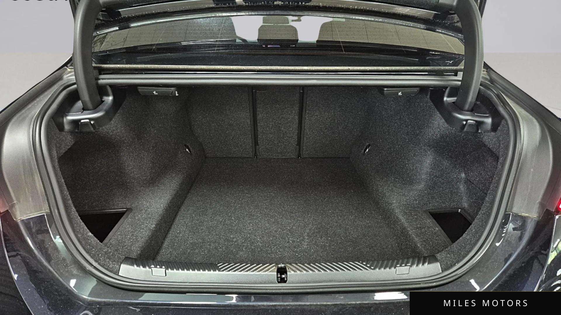 BMW 5 Series (G60) 2025 — миниатюра 12