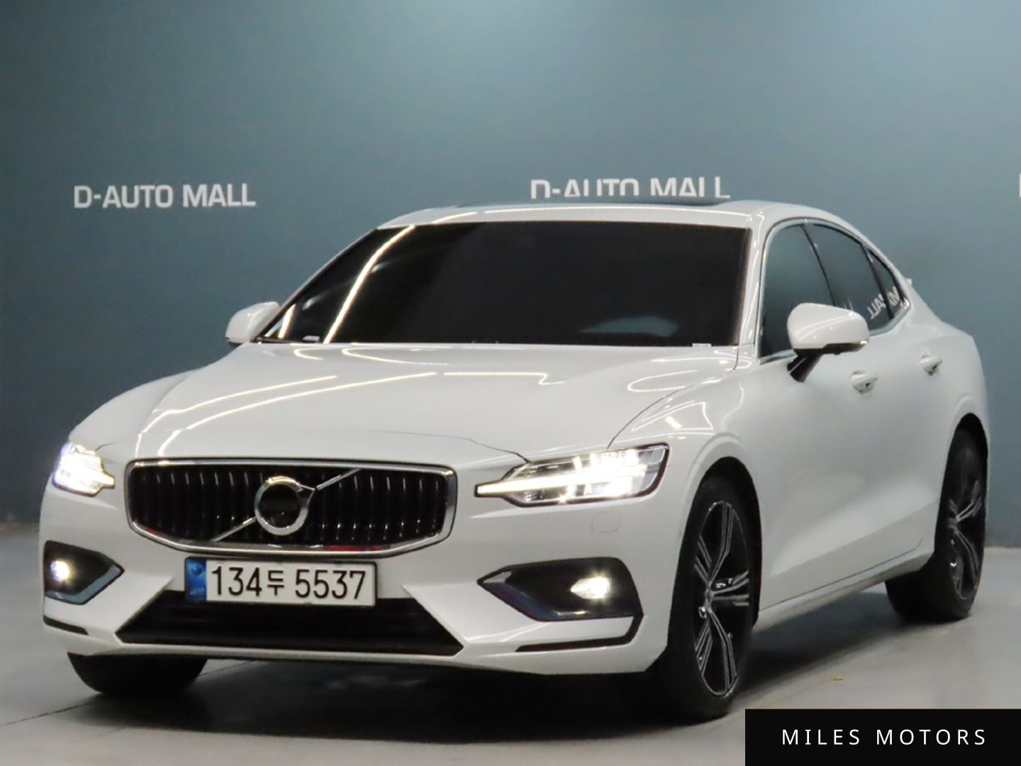 Volvo S60 2021 — фото 1 из 12