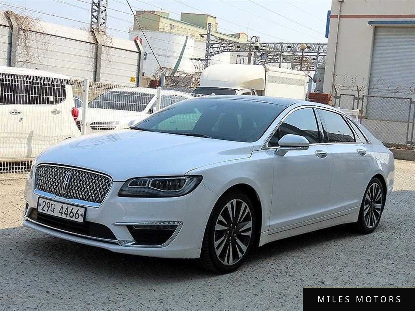 Lincoln MKZ 2018 — фото 1 из 12