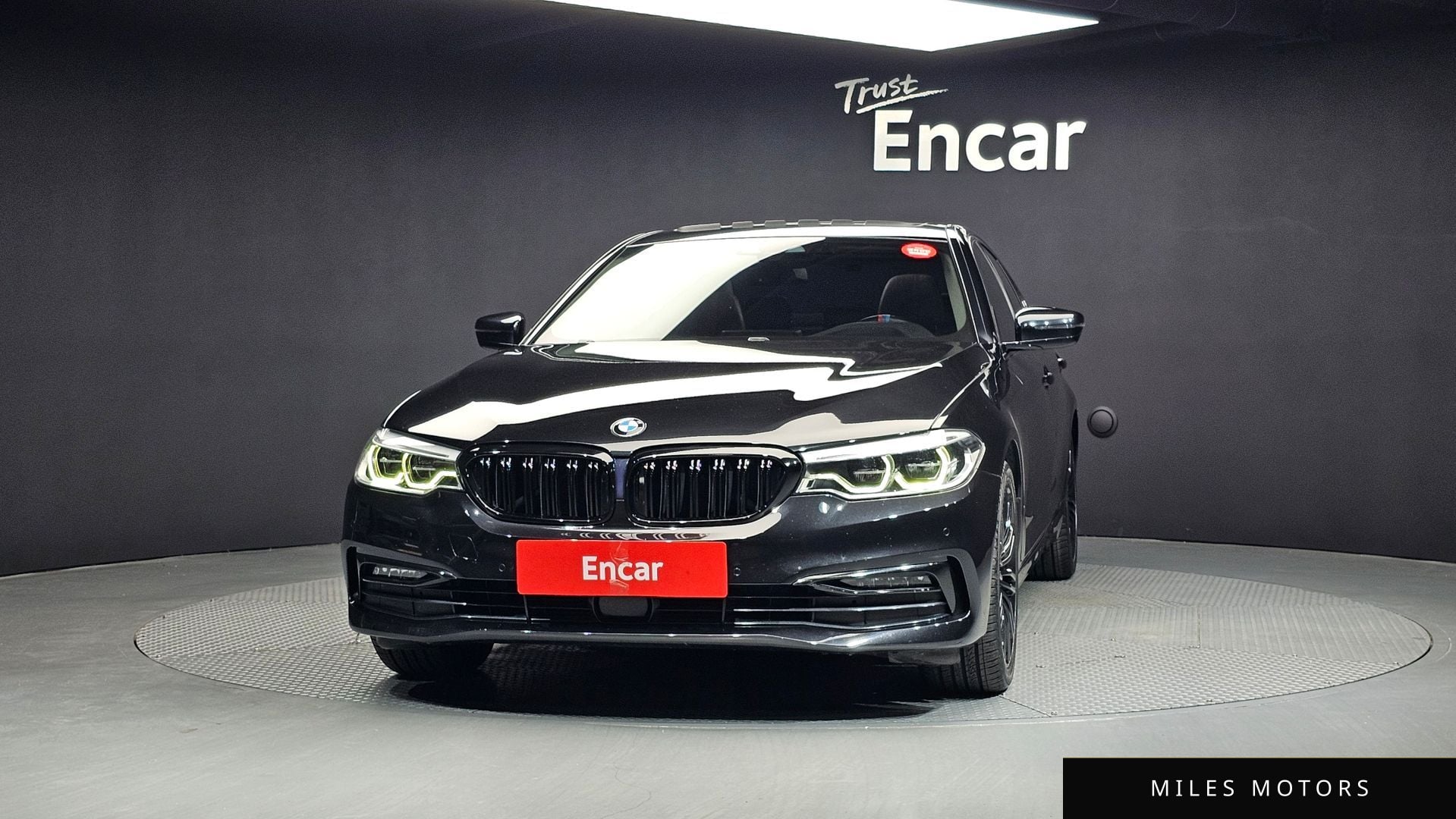 BMW 5 Series (G30) 2019 — миниатюра 3