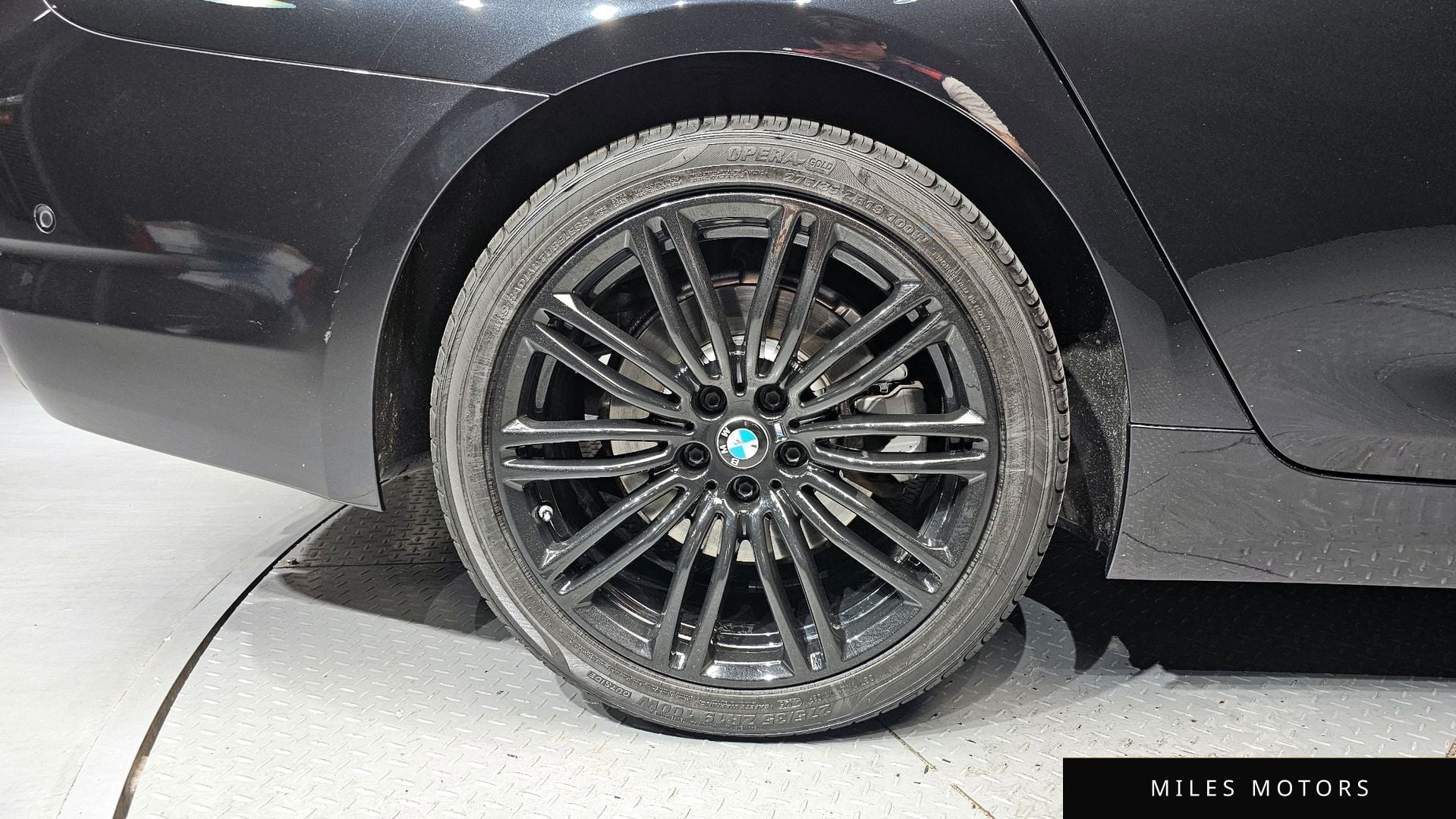 BMW 5 Series (G30) 2019 — миниатюра 5