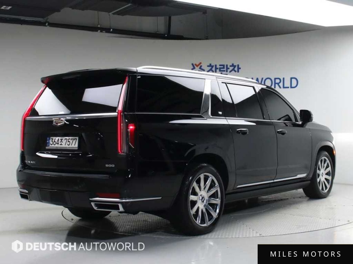 Cadillac Escalade 2023 — миниатюра 2