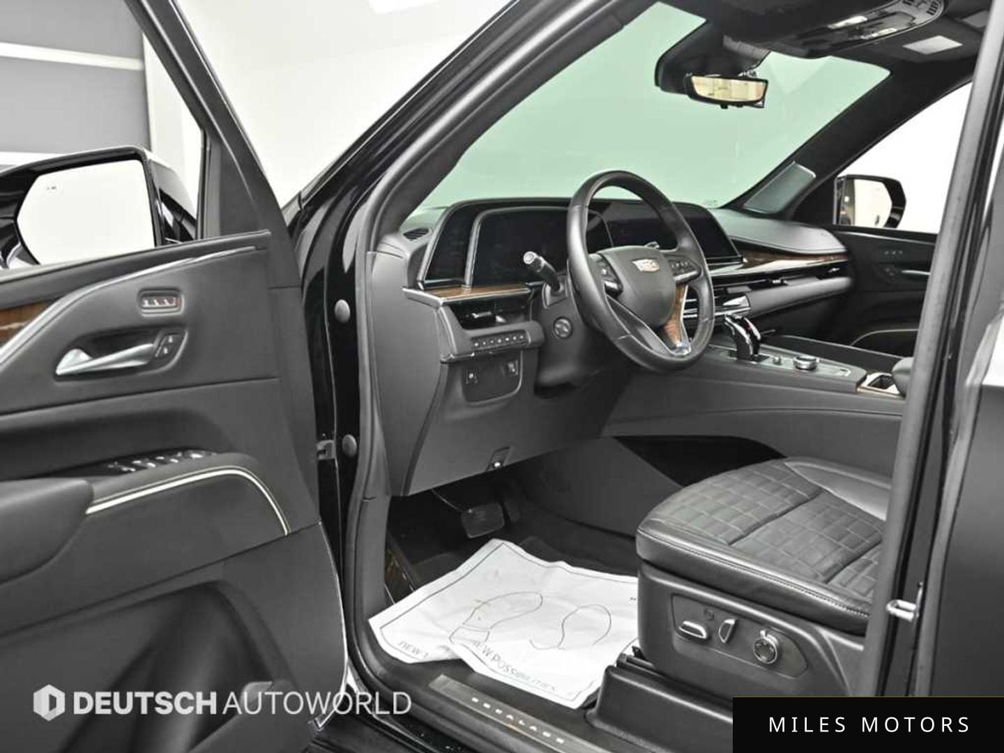 Cadillac Escalade 2023 — миниатюра 11