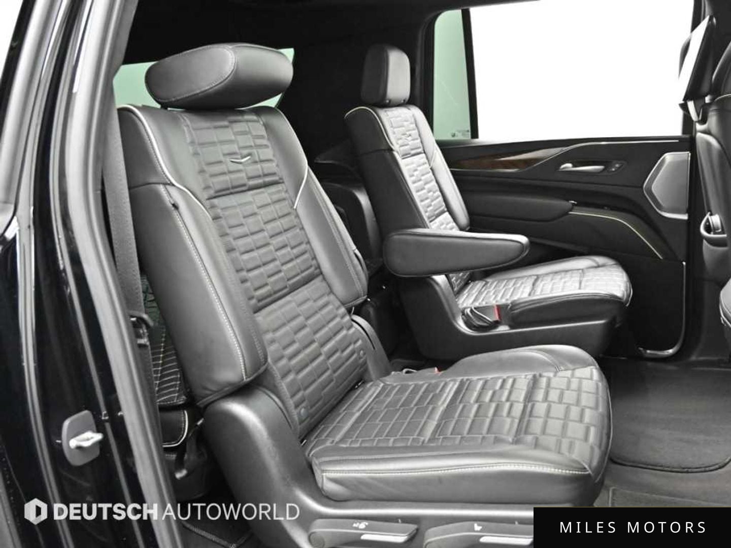 Cadillac Escalade 2023 — миниатюра 12
