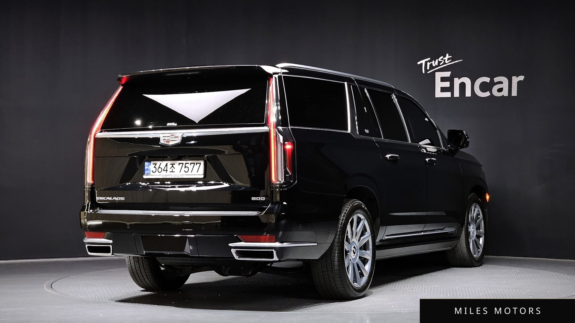 Cadillac Escalade 2023 — миниатюра 2