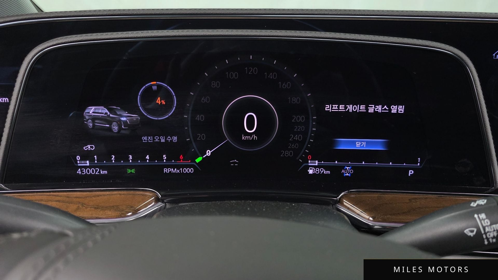 Cadillac Escalade 2023 — миниатюра 11