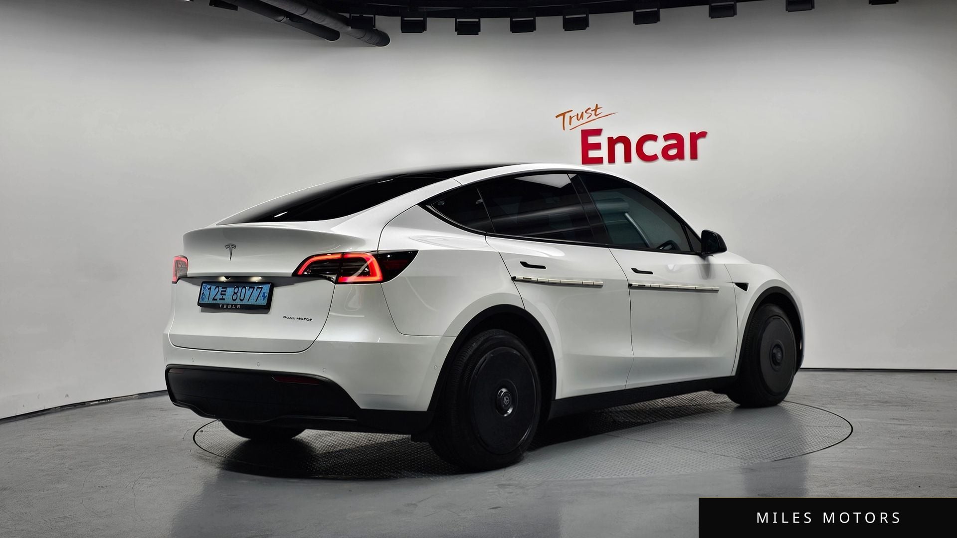 Tesla Model Y 2022 — миниатюра 2
