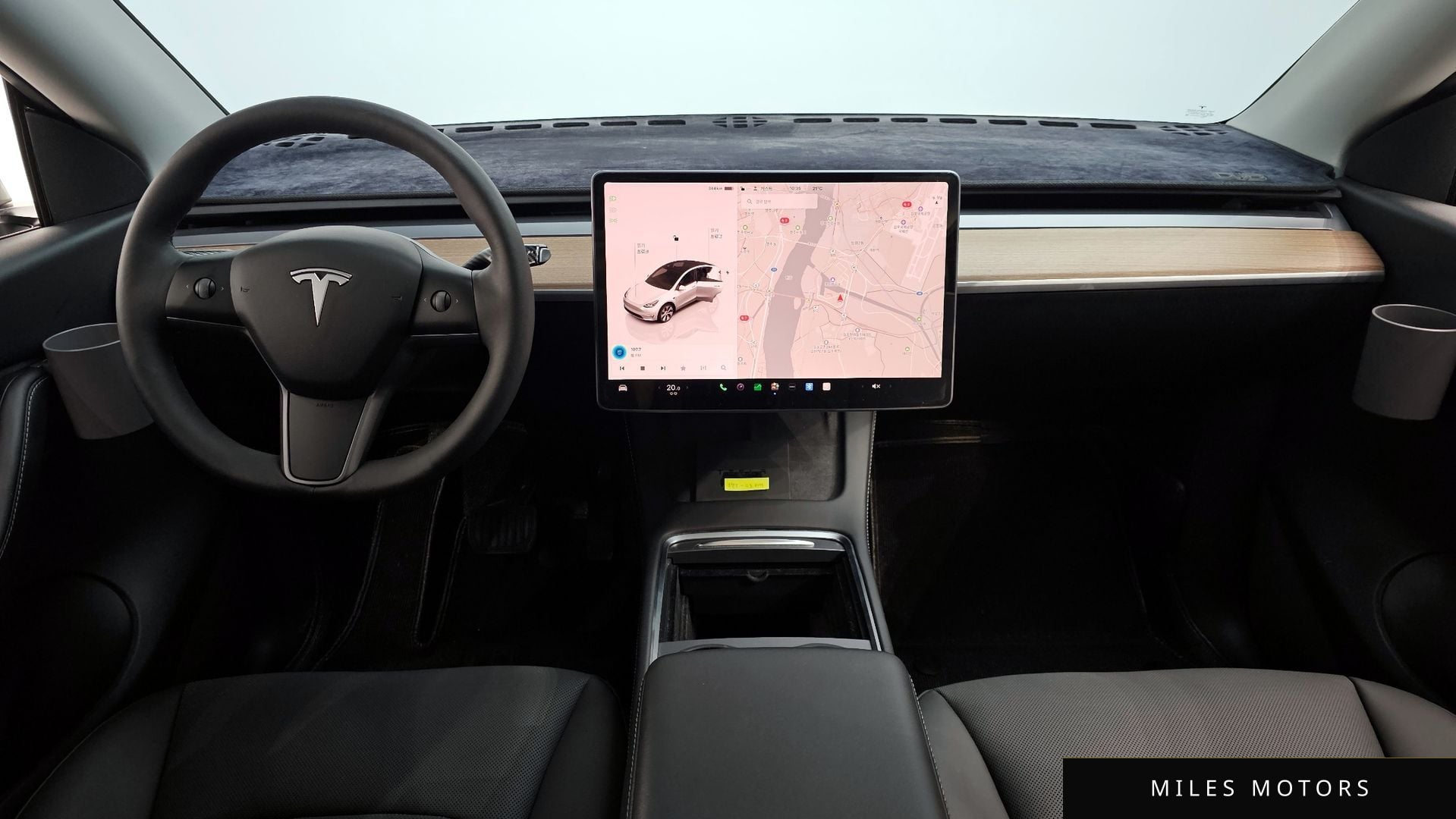 Tesla Model Y 2022 — миниатюра 10