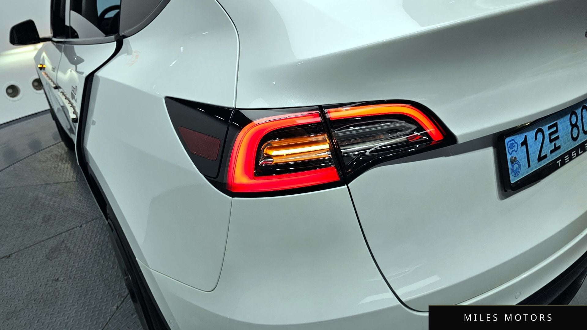 Tesla Model Y 2022 — миниатюра 9