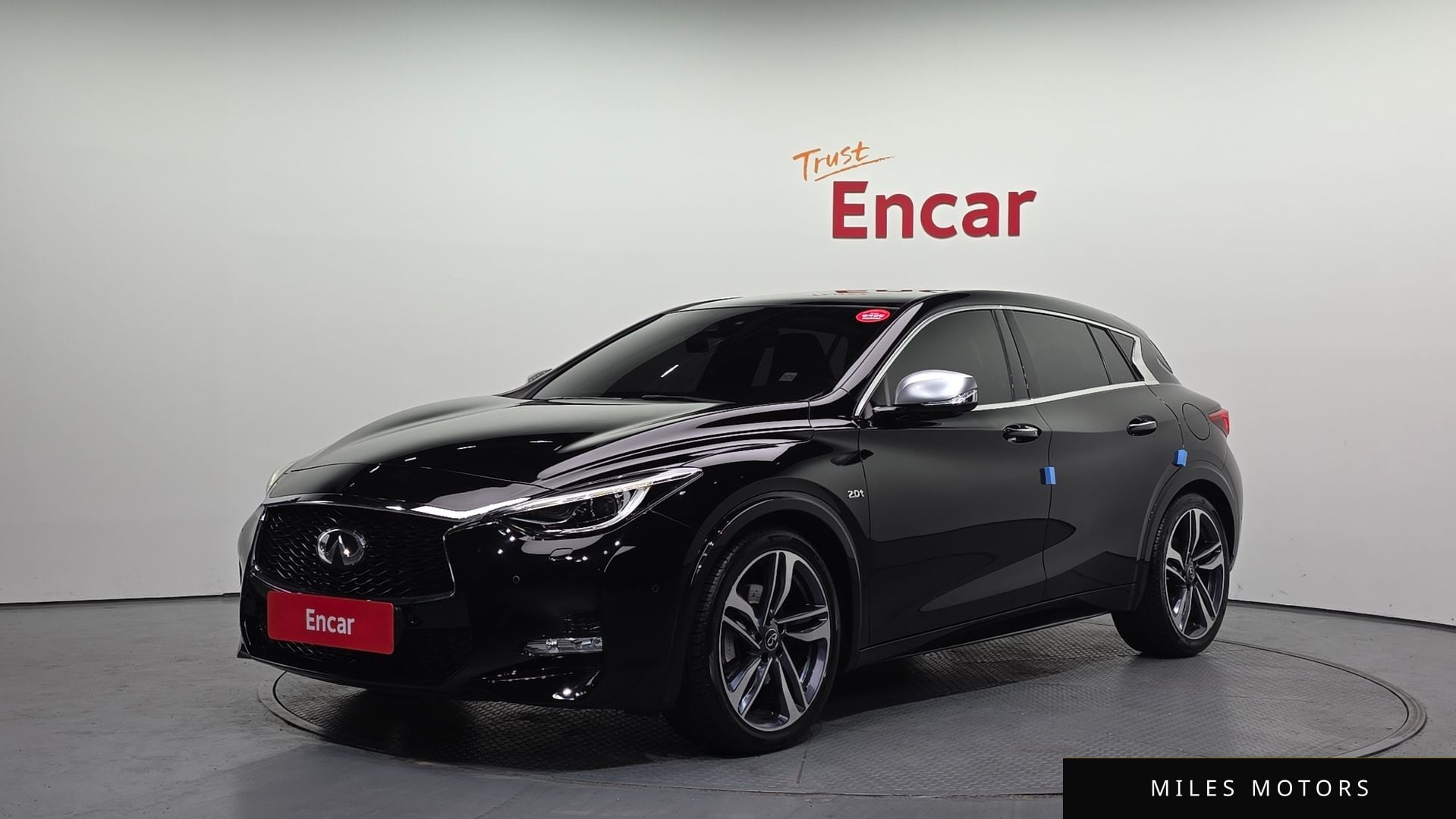 Infiniti Q30 2017 — фото 1 из 12