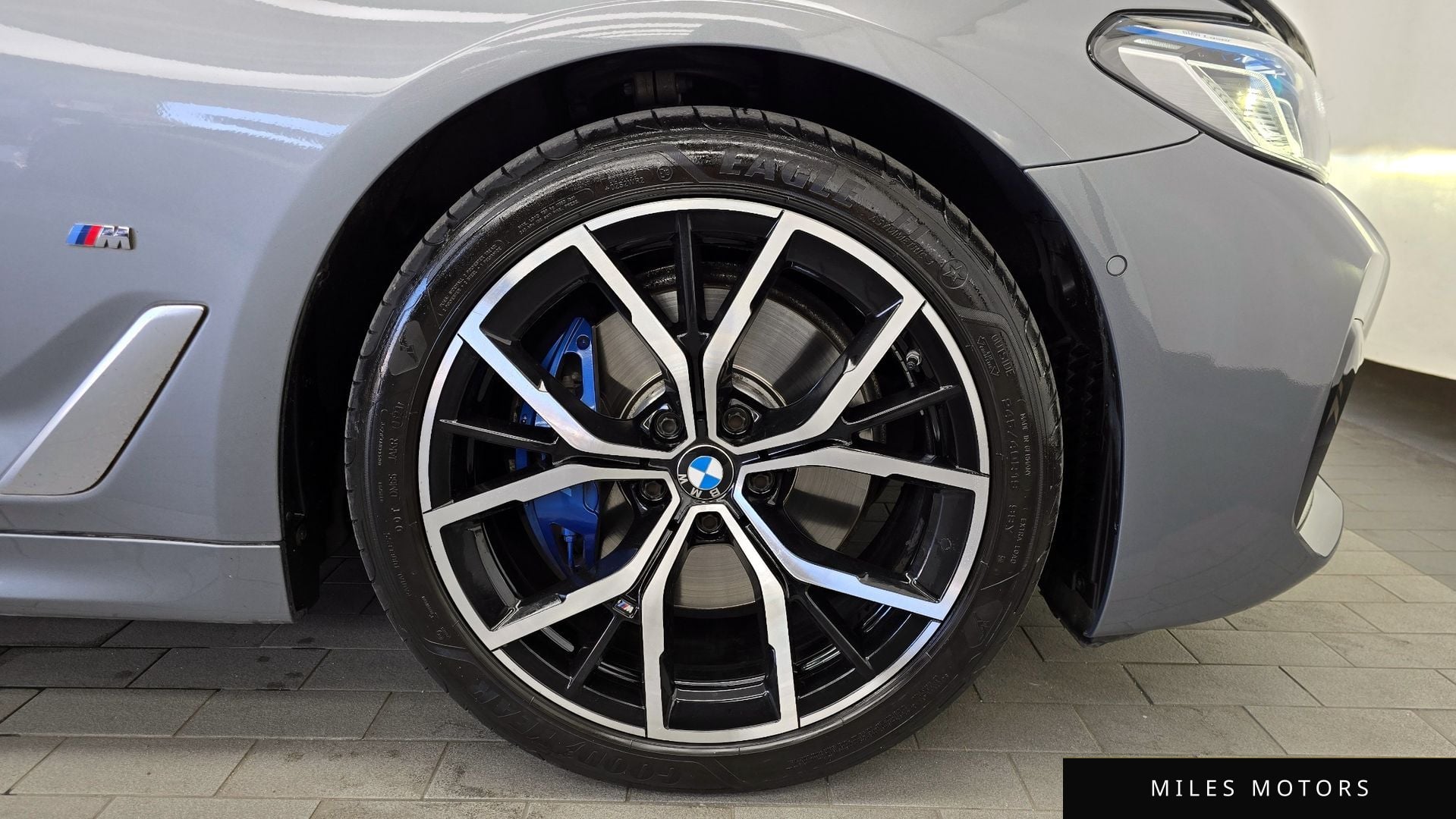 BMW 5 Series (G30) 2023 — миниатюра 7