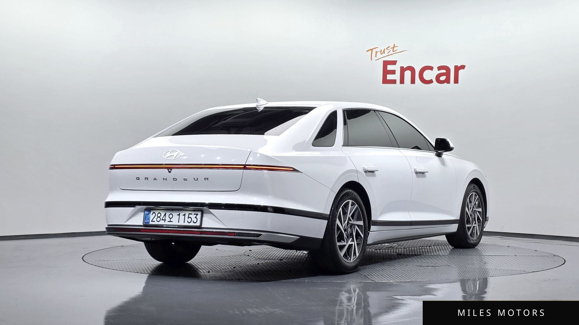 Hyundai Grandeur 2023 — фото 1 из 12