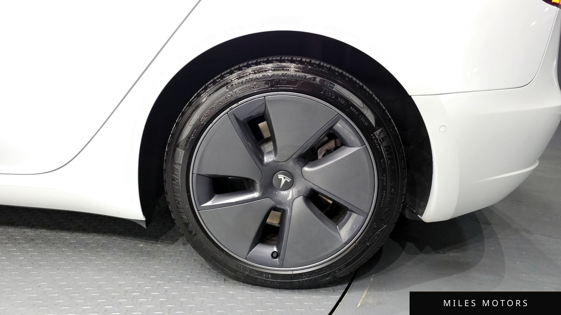 Tesla Model 3 2022 — миниатюра 6