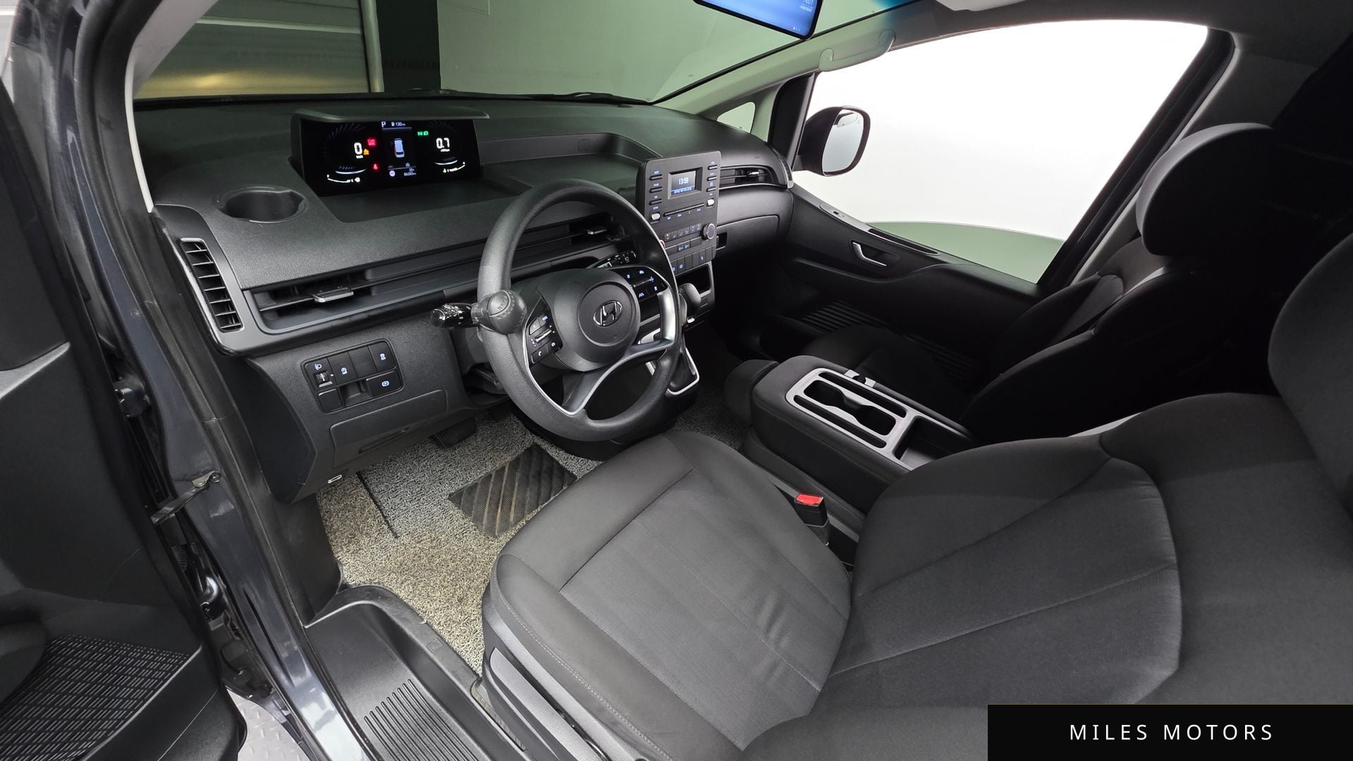 Hyundai Staria 2024 — миниатюра 10